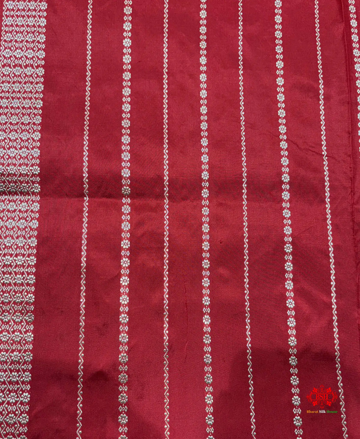 Pure Banarasi Handloom Katan Silk Antique Meena Zari Saree In Cross Shades Of Green/Red - Pure Kataan Silk -