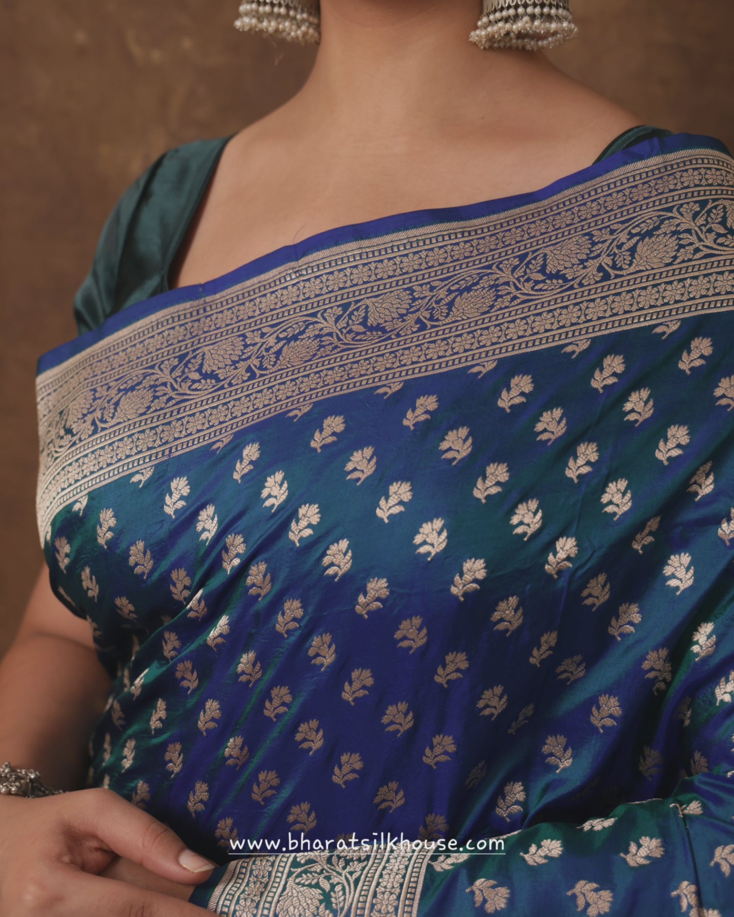 Blue/Green Cross Color Pure Katan Silk Handwoven Banarasi Saree - Bharat Silk House