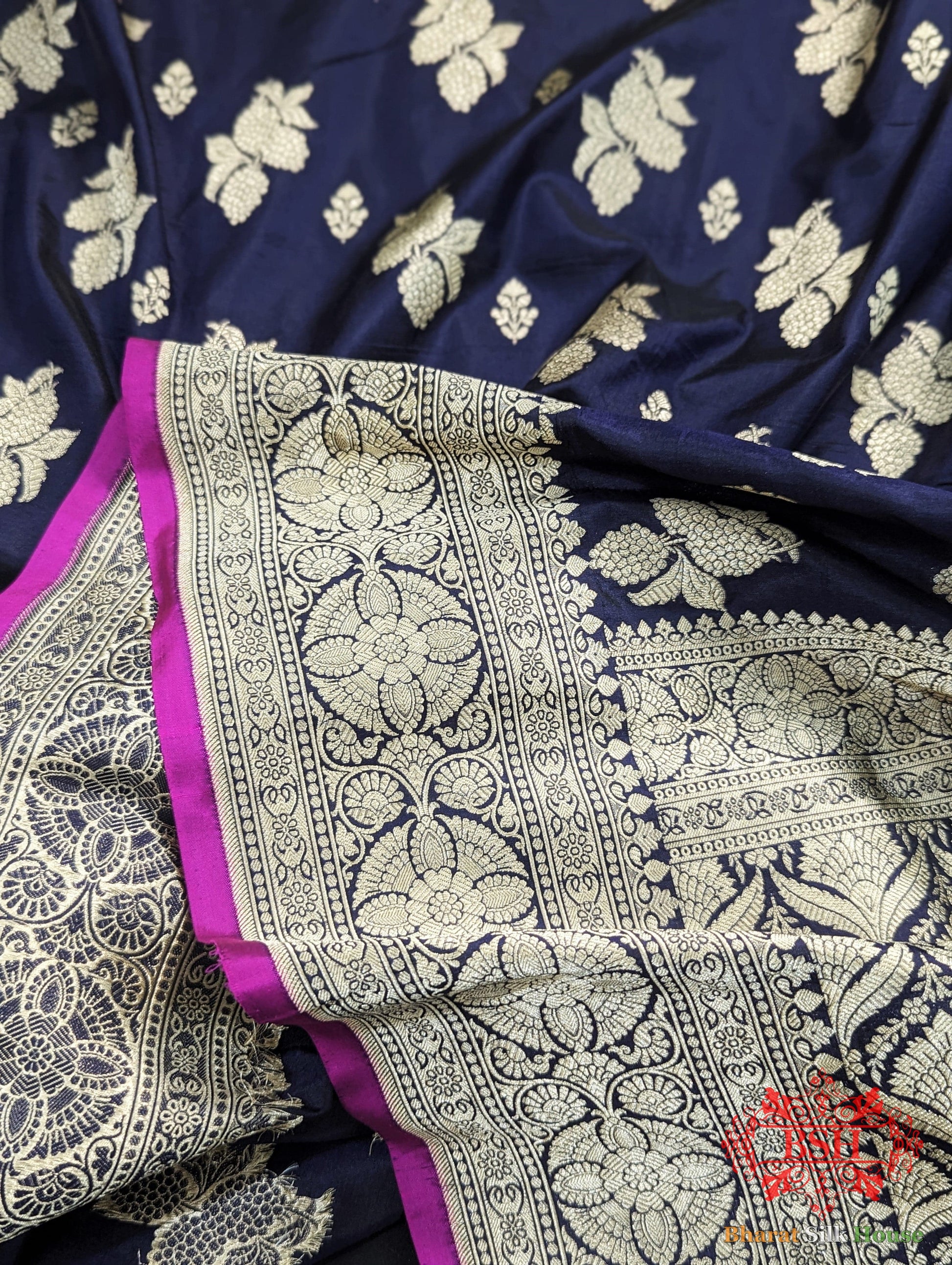 Handloom Banarasi Pure Katan Silk Saree Floral Booti In Shades Of Navy Blue - Bharat Silk House