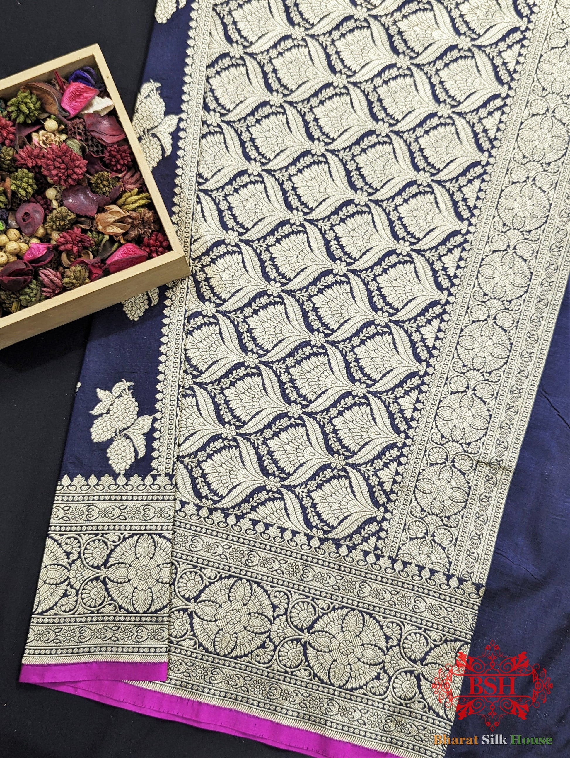 Handloom Banarasi Pure Katan Silk Saree Floral Booti In Shades Of Navy Blue - Bharat Silk House