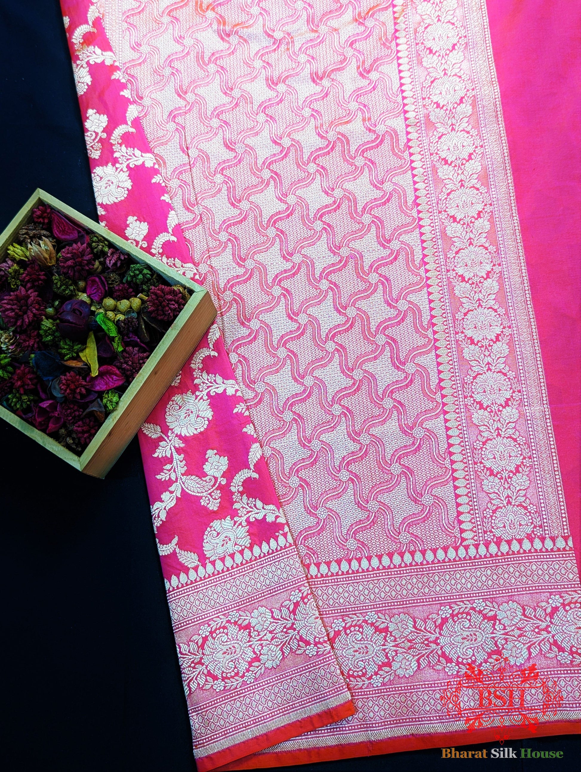 Handloom Banarasi Pure Katan Silk Saree Floral In Shades Of Pink/Orange Cross Color - Bharat Silk House