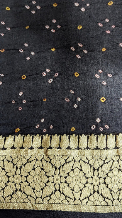 Pure Banarasi Georgette Bandhej Handloom Saree In Dual Shades Of Black/Red - Bharat Silk House