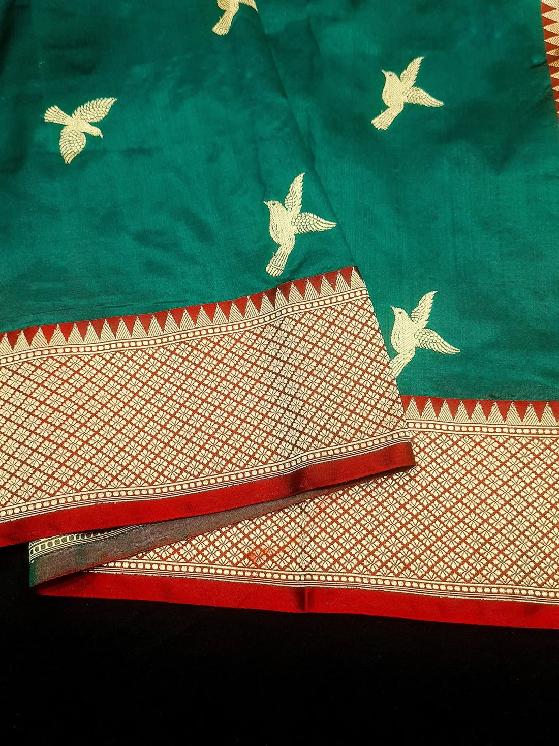 Pure Banarasi Handloom Katan Silk Antique Meena Zari Saree In Shades of Rama Green / Red - Bharat Silk House Pure Kataan Silk