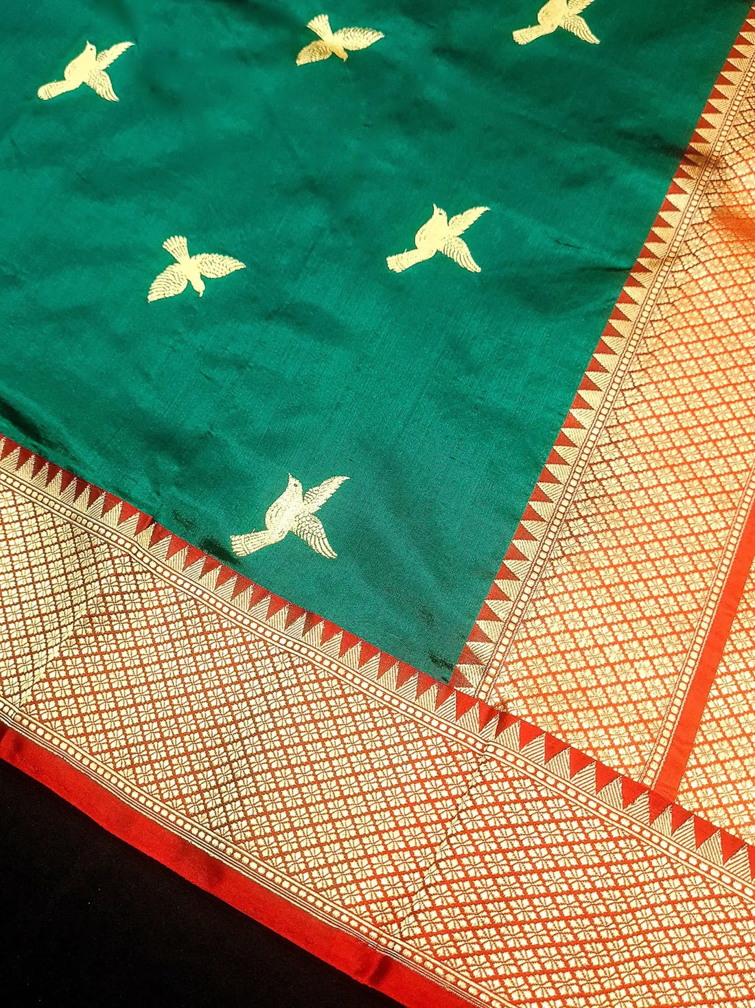 Pure Banarasi Handloom Katan Silk Antique Meena Zari Saree In Shades of Rama Green / Red - Bharat Silk House Pure Kataan Silk