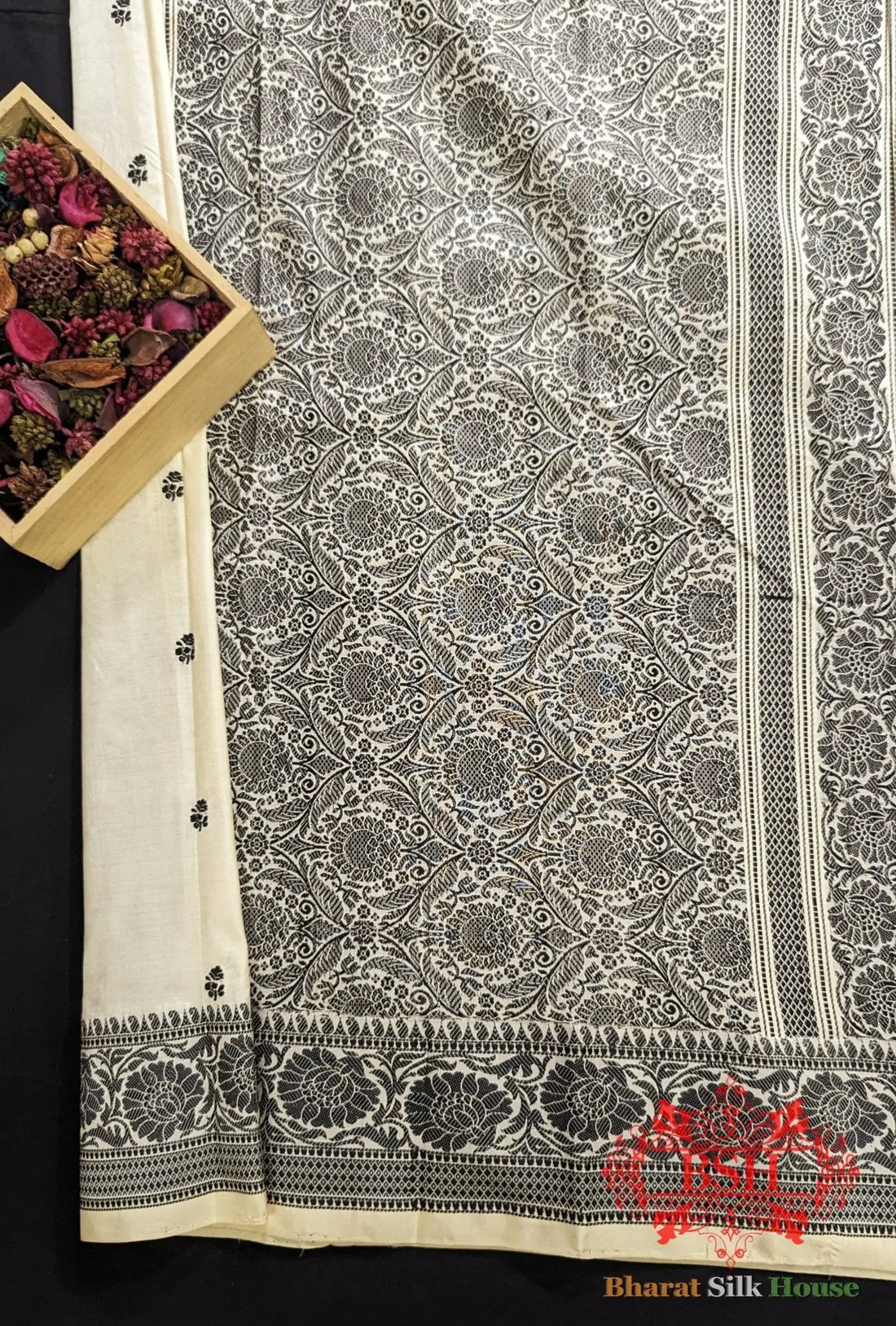 Pure Banrasi Handloom Katan Silk Antique Zari Saree In Shades Of Beige With Black Border - Bharat Silk House Pure Kataan Silk