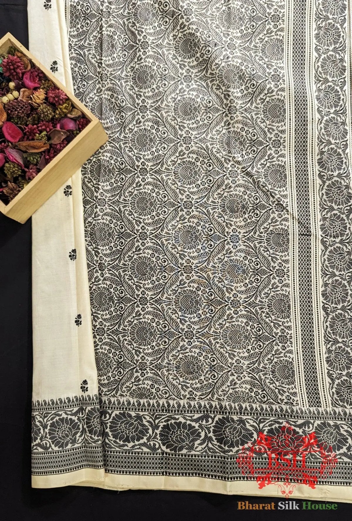 Pure Banrasi Handloom Katan Silk Antique Zari Saree In Shades Of Beige With Black Border - Bharat Silk House Pure Kataan Silk