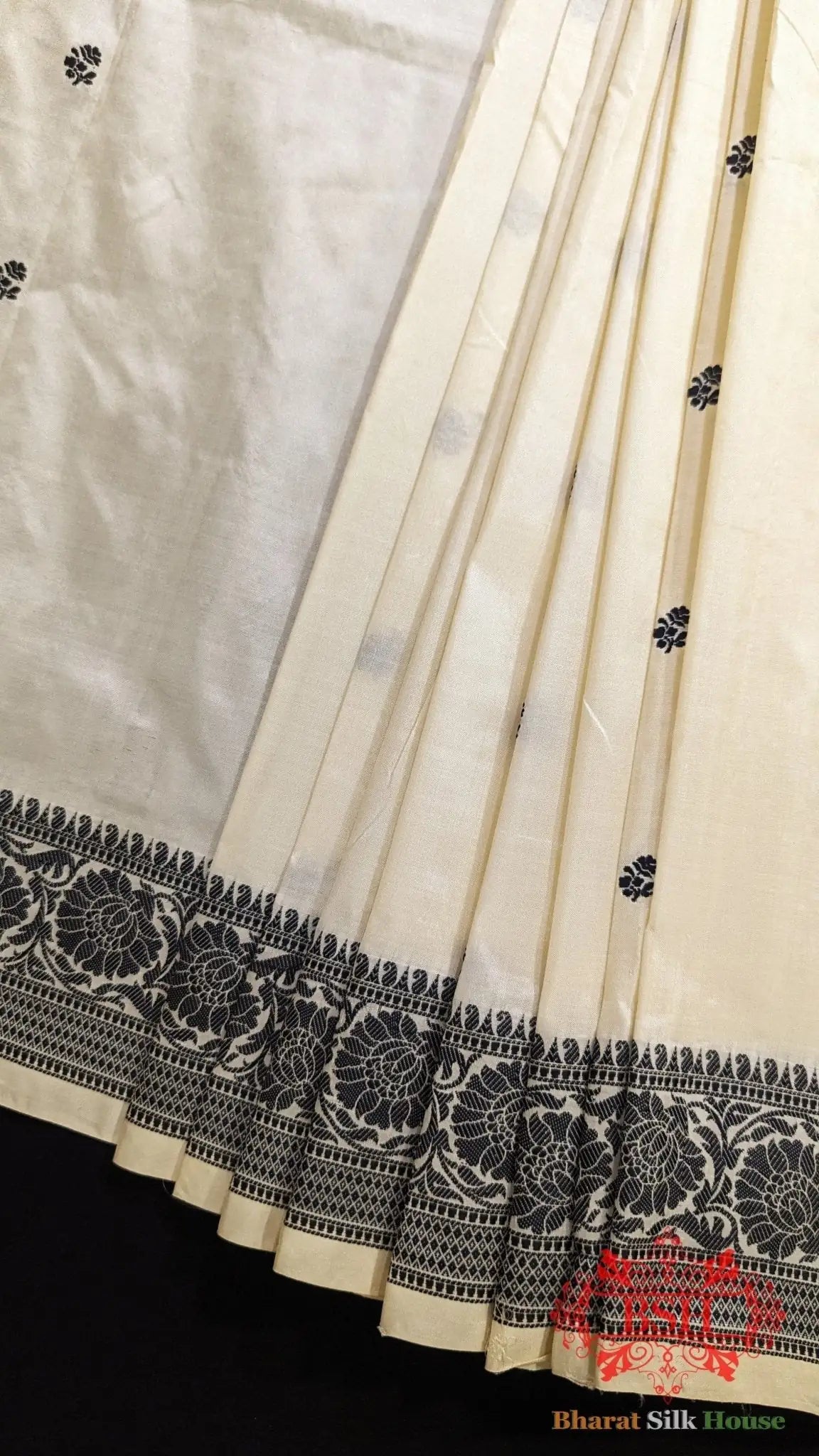 Pure Banrasi Handloom Katan Silk Antique Zari Saree In Shades Of Beige With Black Border - Bharat Silk House Pure Kataan Silk