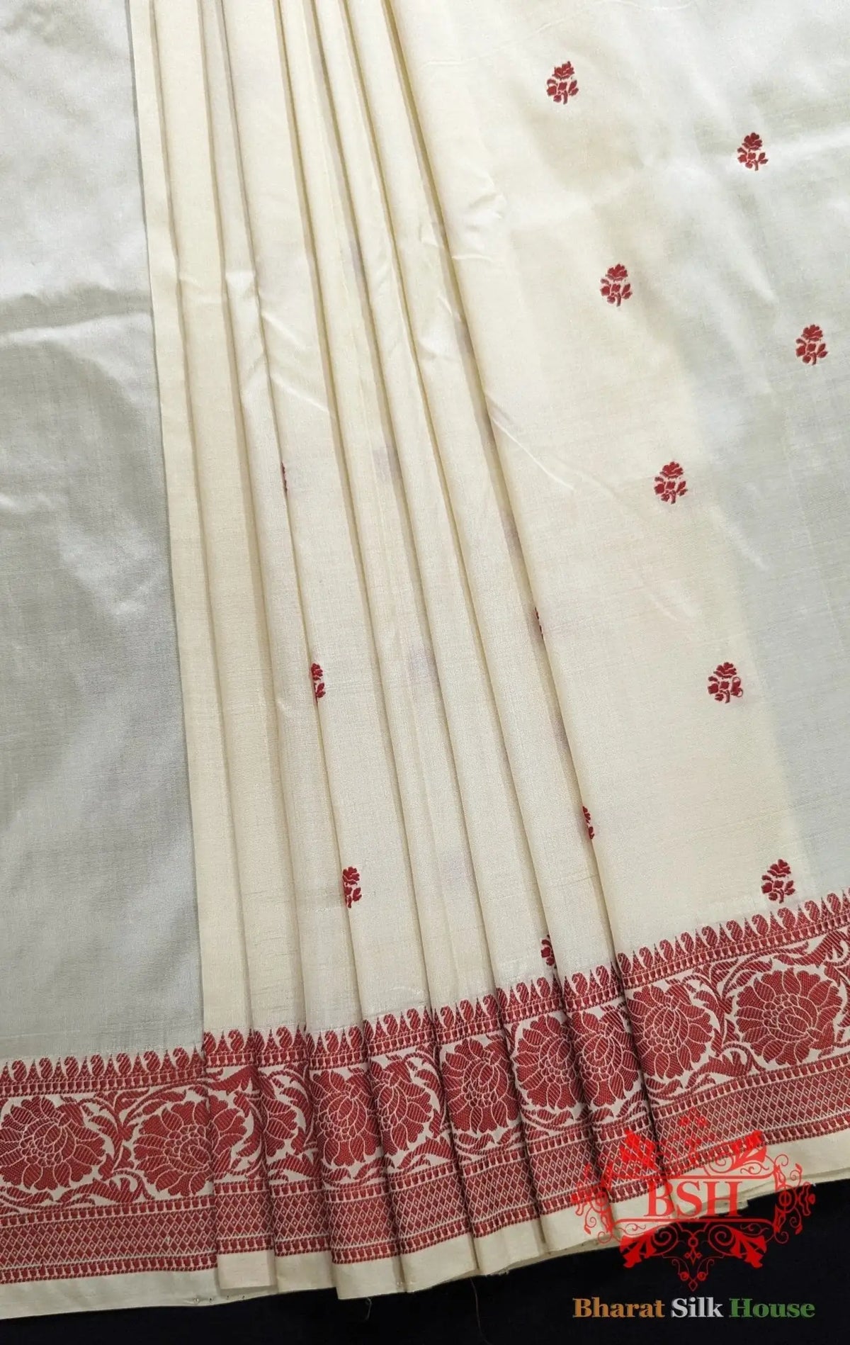 Pure Banrasi Handloom Katan Silk Antique Zari Saree In Shades Of Beige With Red Border - Bharat Silk House Pure Kataan Silk