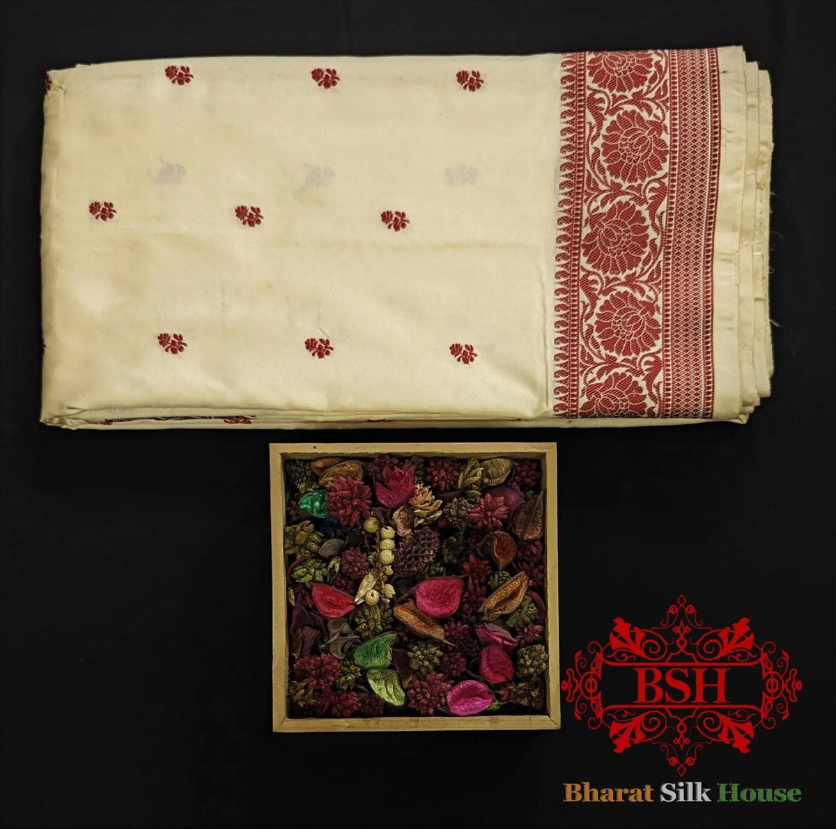 Pure Banrasi Handloom Katan Silk Antique Zari Saree In Shades Of Beige With Red Border - Bharat Silk House Pure Kataan Silk