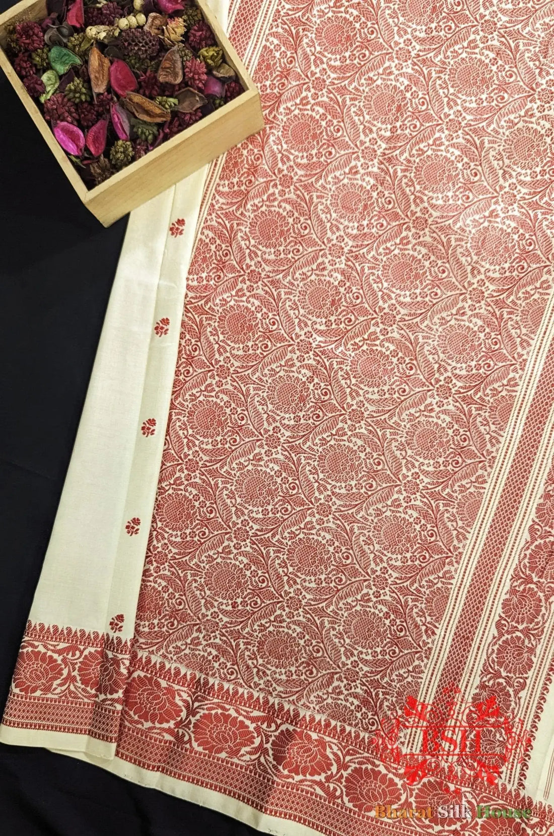 Pure Banrasi Handloom Katan Silk Antique Zari Saree In Shades Of Beige With Red Border - Bharat Silk House Pure Kataan Silk