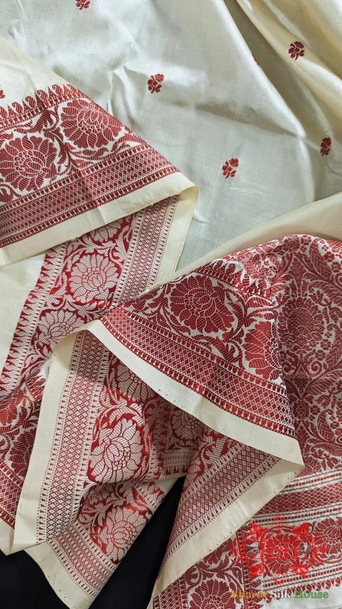 Pure Banrasi Handloom Katan Silk Antique Zari Saree In Shades Of Beige With Red Border - Bharat Silk House Pure Kataan Silk