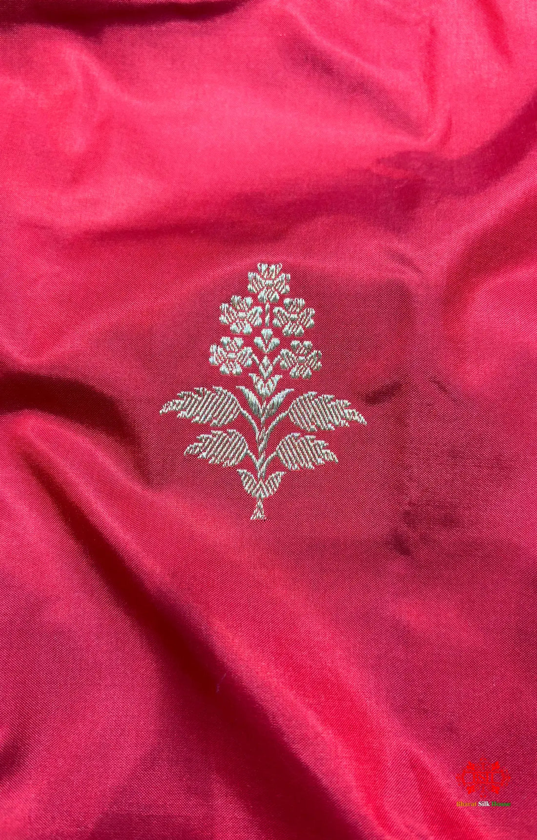 Pure Banarasi  Handloom Katan Silk Antique Zari Saree In Shades Of Red - Pure Kataan Silk -