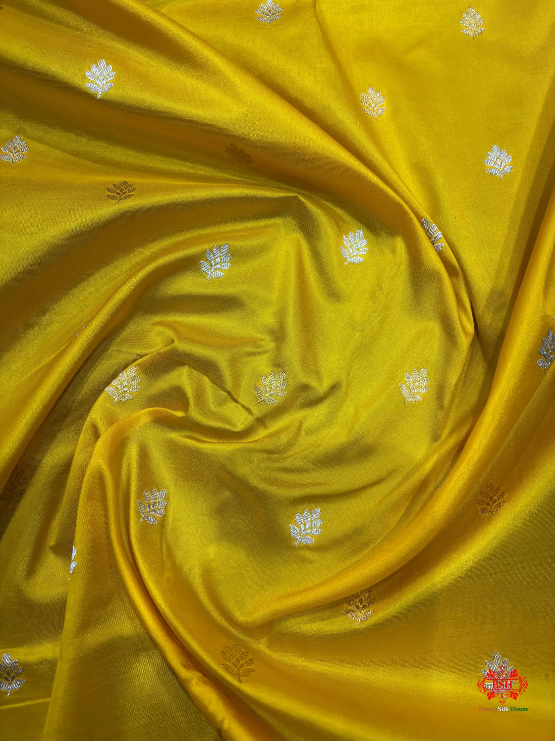 Pure Banarasi  Handloom Katan Silk  Antique Dual Zari Saree In Shades Of Yellow - Pure Kataan Silk -