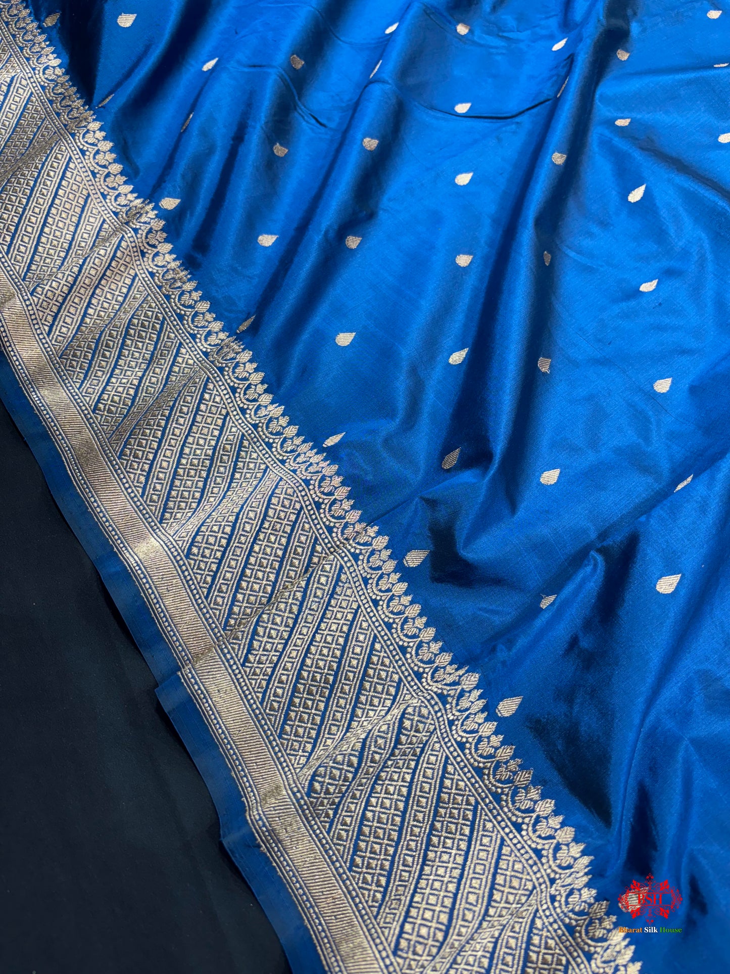 Pure Banarasi  Handloom Katan Silk Antique Zari Saree In Shades Of Blue - Pure Kataan Silk - 