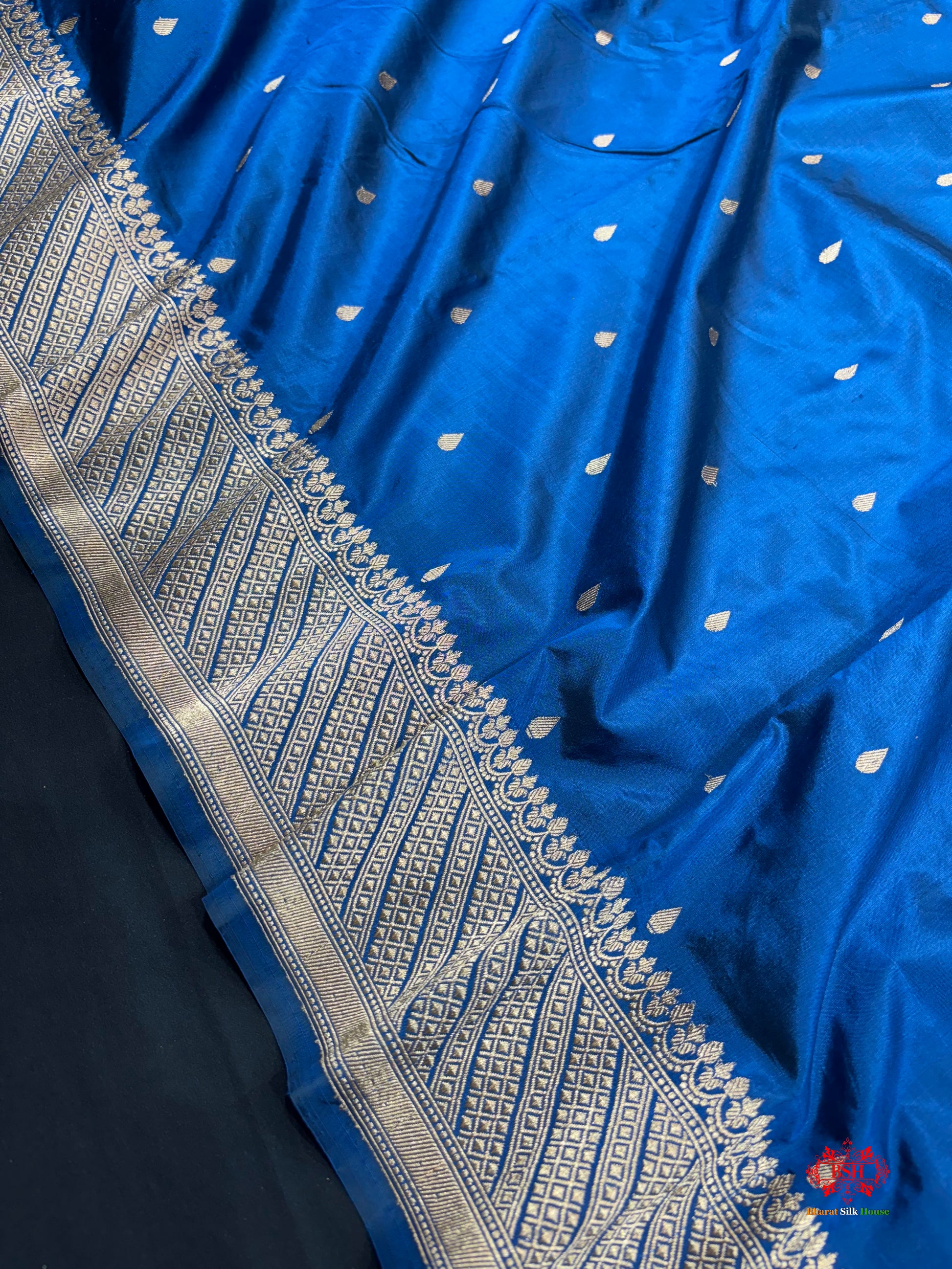Pure Banarasi  Handloom Katan Silk Antique Zari Saree In Shades Of Blue - Pure Kataan Silk - 
