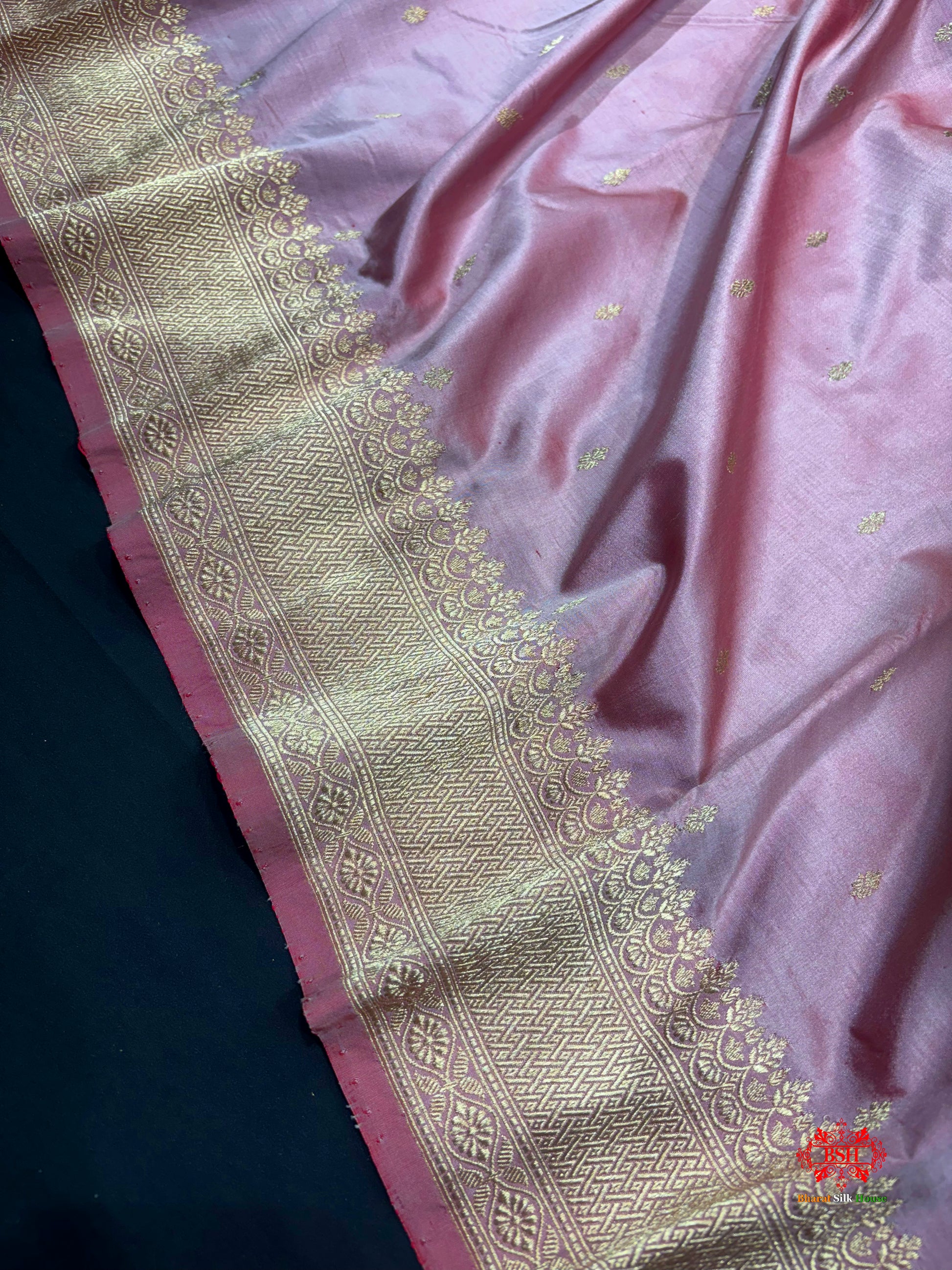 Pure Banarasi  Handloom Katan Silk Antique Zari Saree In Shades Of Peach - Pure Kataan Silk - 