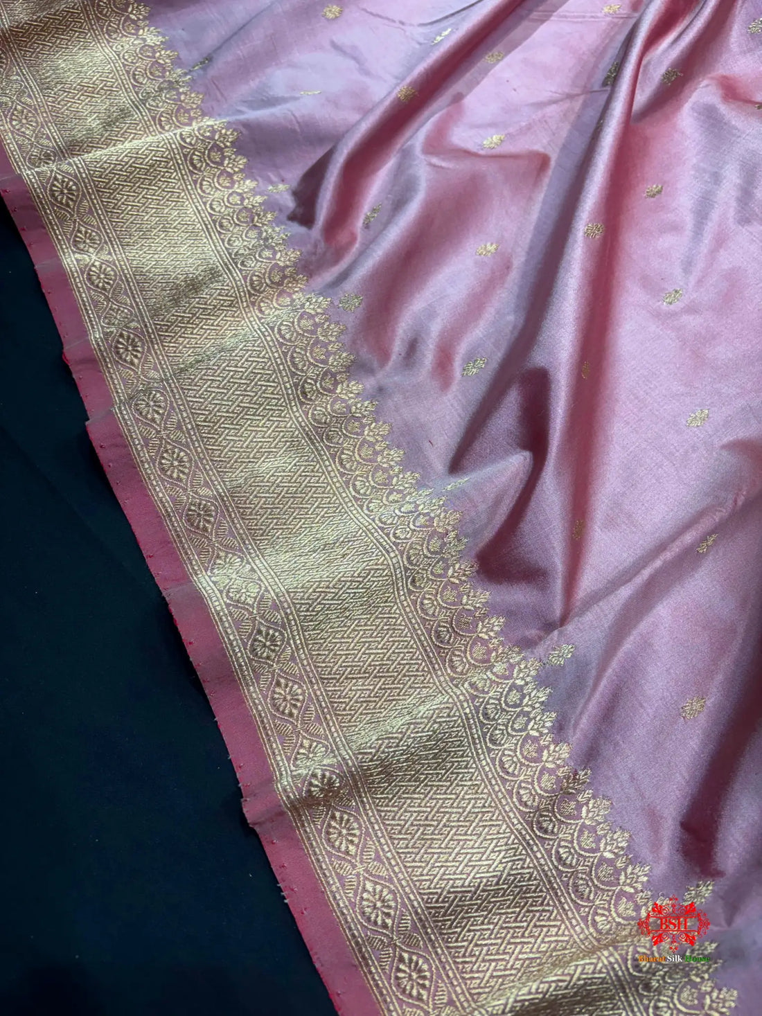 Pure Banarasi  Handloom Katan Silk Antique Zari Saree In Shades Of Peach - Pure Kataan Silk -