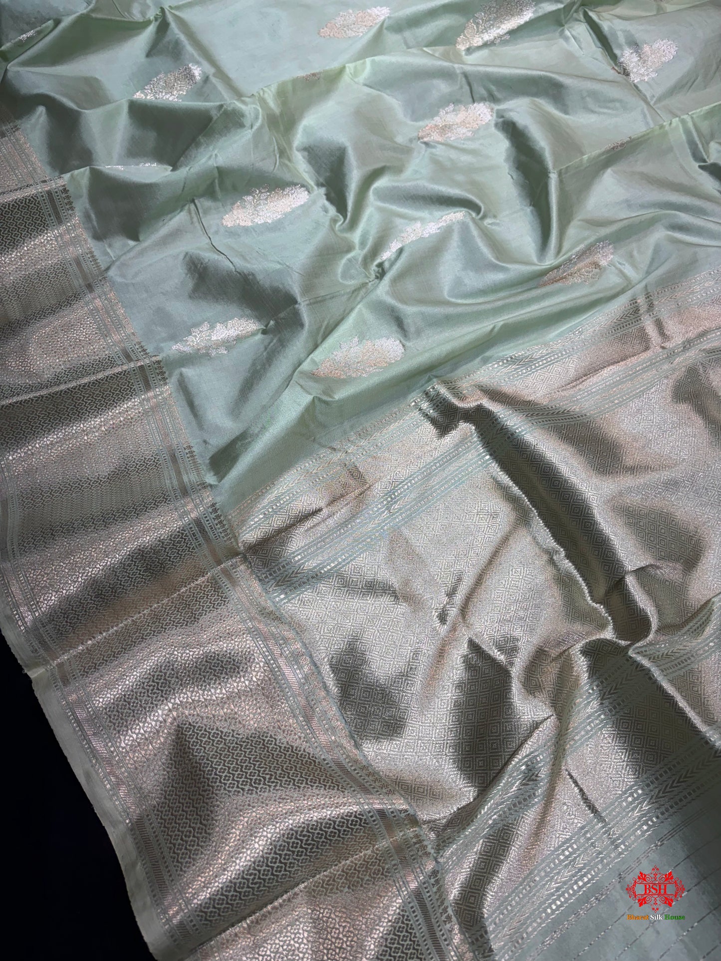 Pure Banarasi  Handloom Katan Silk  Antique Dual Zari Saree In Shades Of Light Firozi - Pure Kataan Silk - 