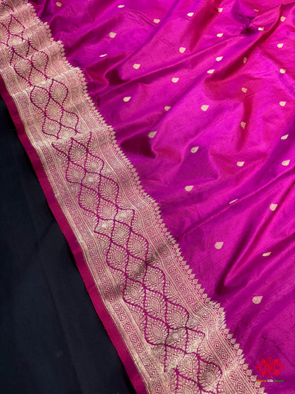 Pure Banarasi  Handloom Katan Silk Antique Zari Saree In Shades Of Pink - Pure Kataan Silk - 