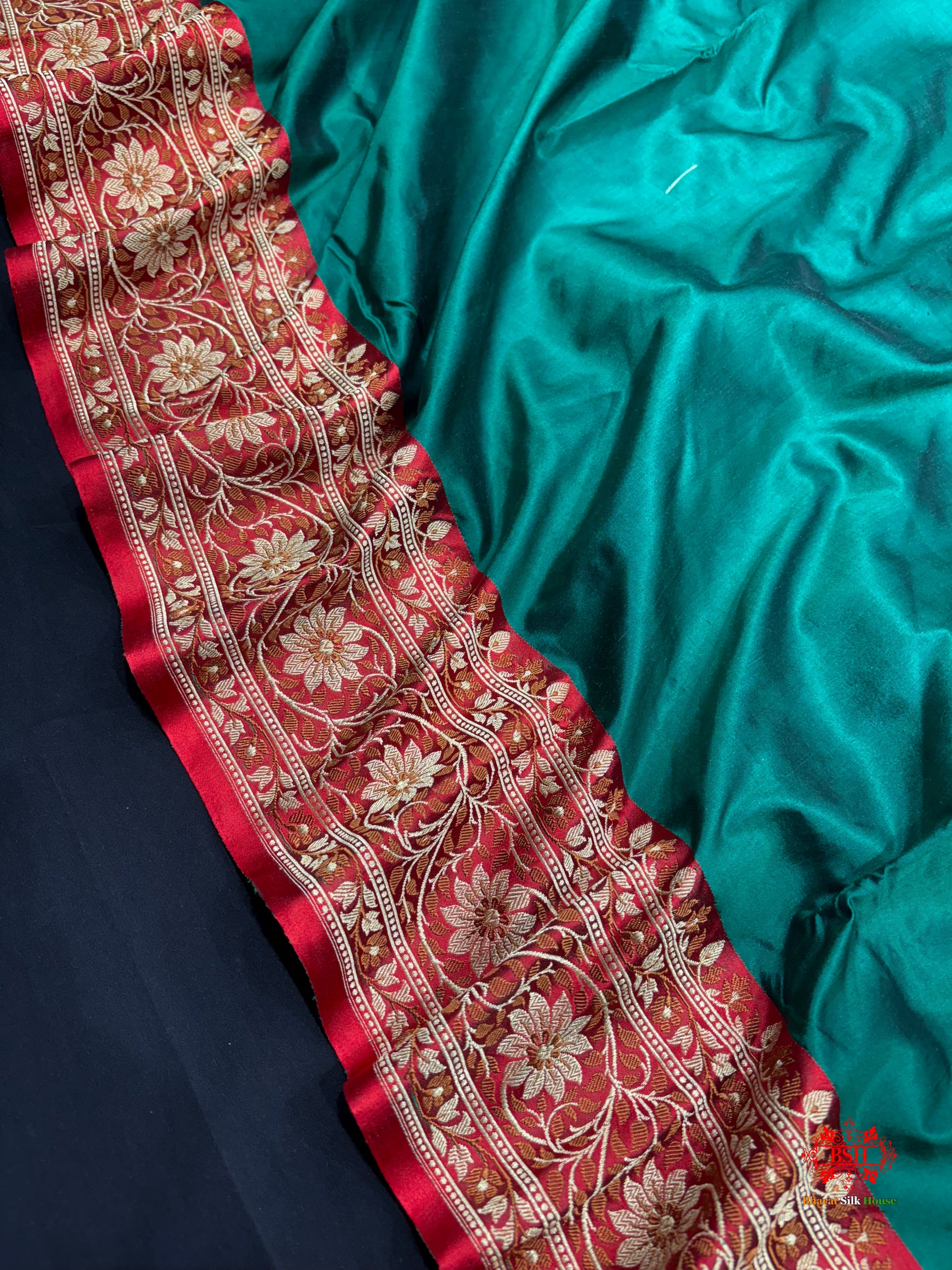 Pure Banarasi  Handloom Katan Silk Reshami Zari Saree In Shades Of Cadmium Green With Red Border - Pure Kataan Silk - 