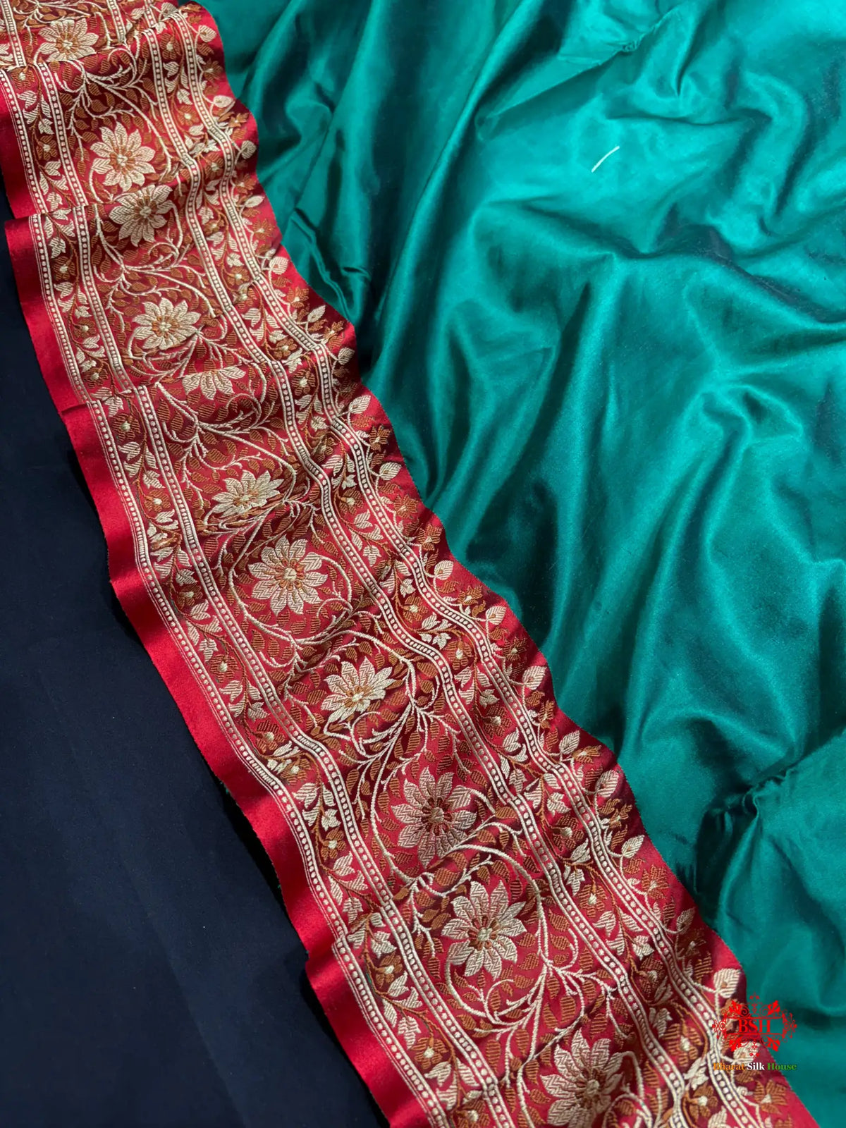 Pure Banarasi  Handloom Katan Silk Reshami Zari Saree In Shades Of Cadmium Green With Red Border - Pure Kataan Silk -