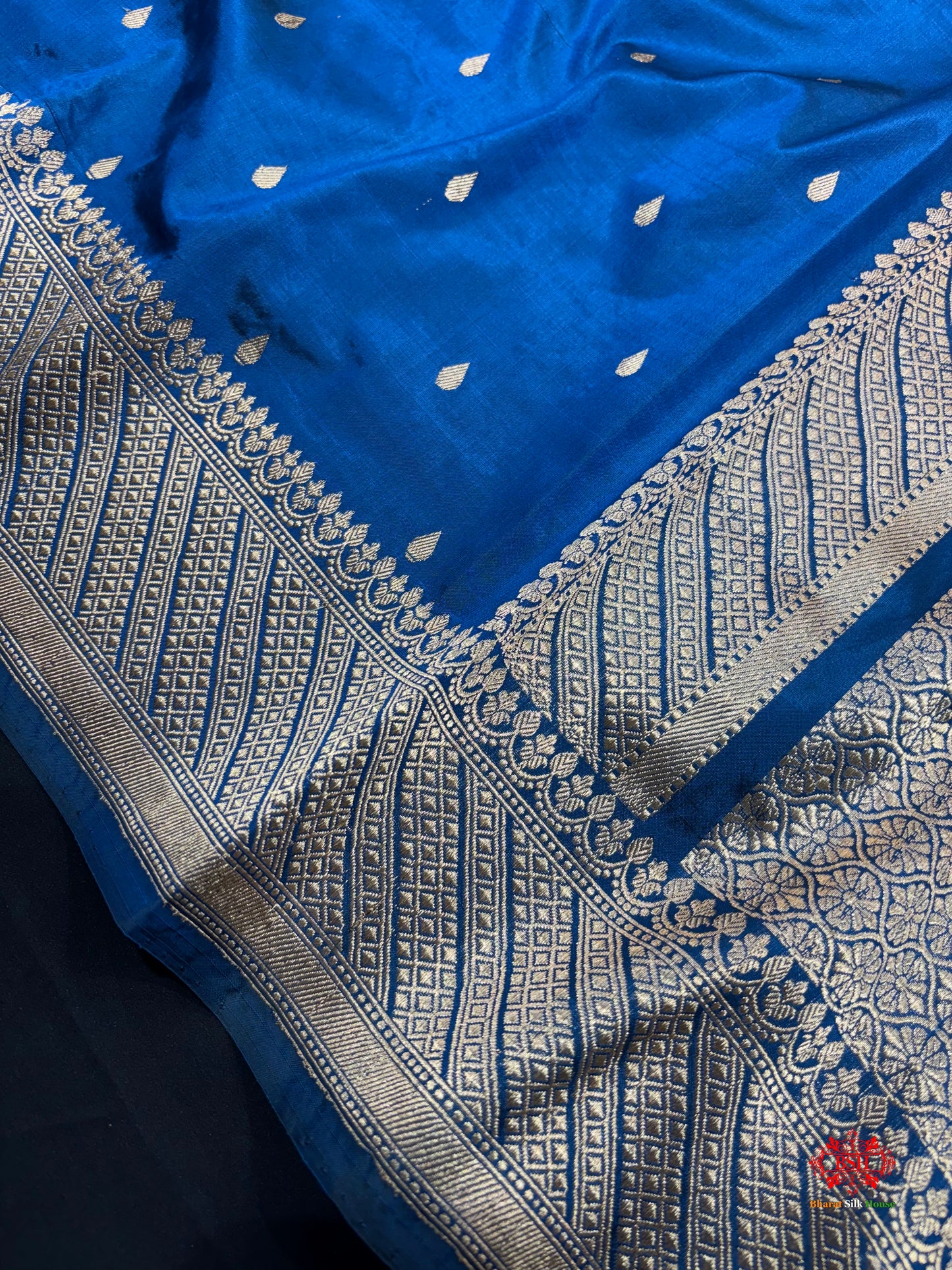 Pure Banarasi  Handloom Katan Silk Antique Zari Saree In Shades Of Blue - Pure Kataan Silk - 