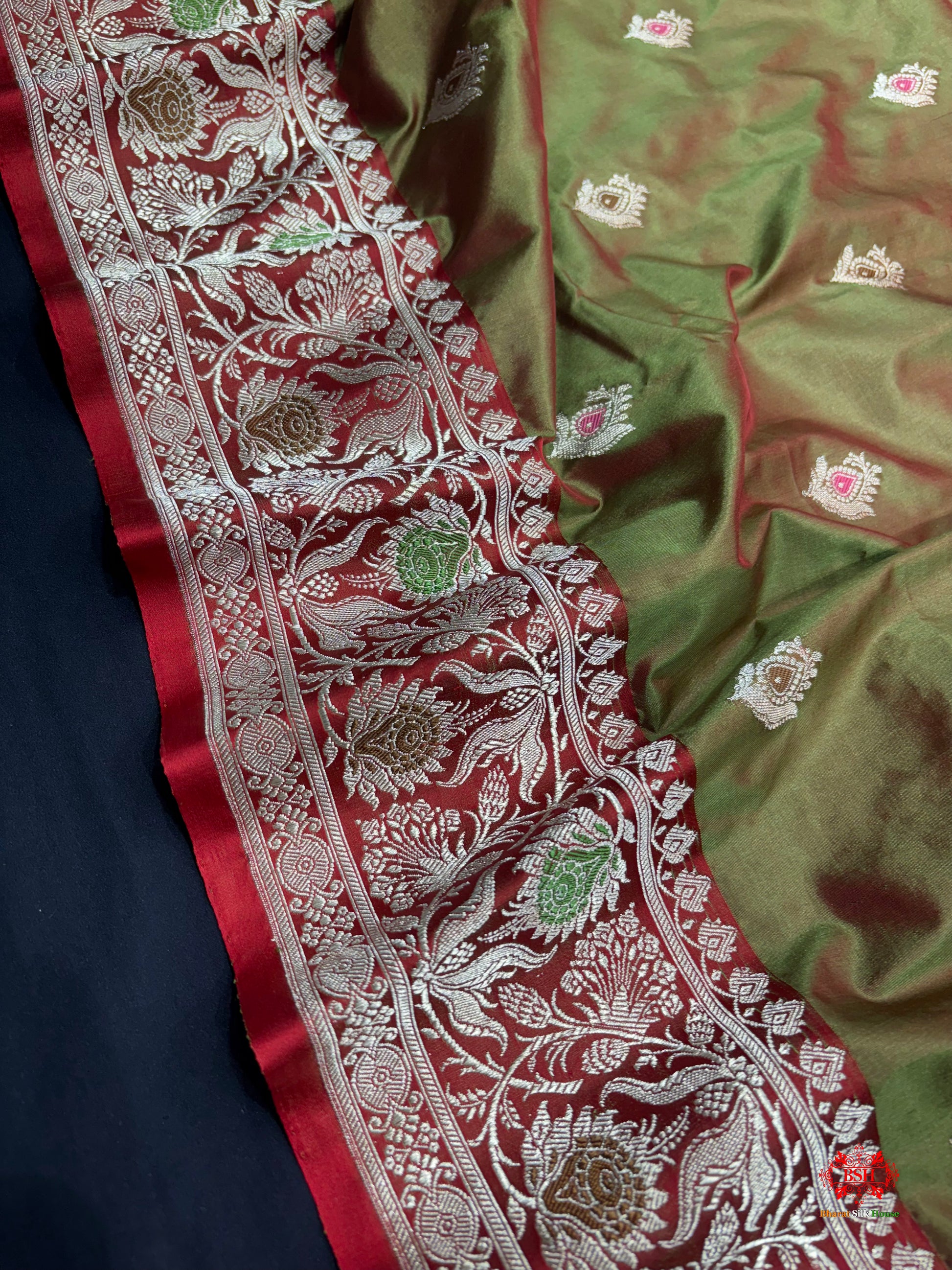 Pure Banarasi  Handloom Katan Silk Antique Meena Zari Saree In Cross Shades Of Green/Red - Pure Kataan Silk - 