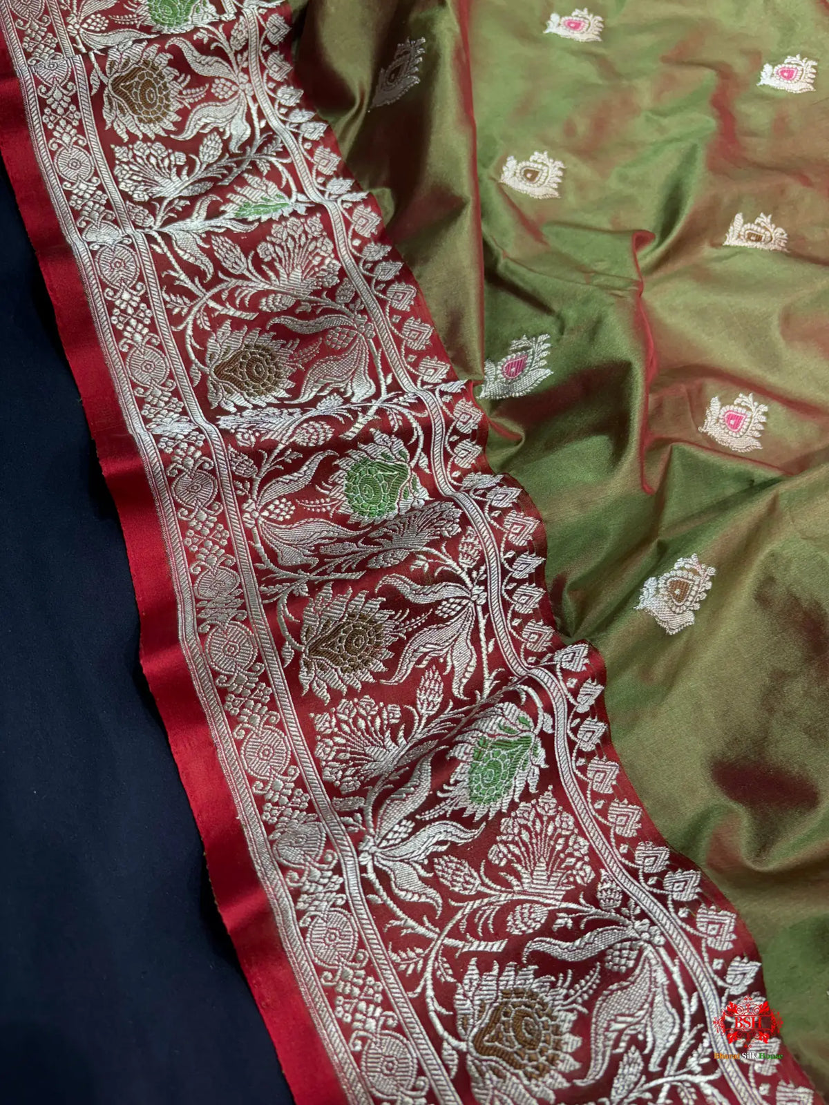 Pure Banarasi  Handloom Katan Silk Antique Meena Zari Saree In Cross Shades Of Green/Red - Pure Kataan Silk -