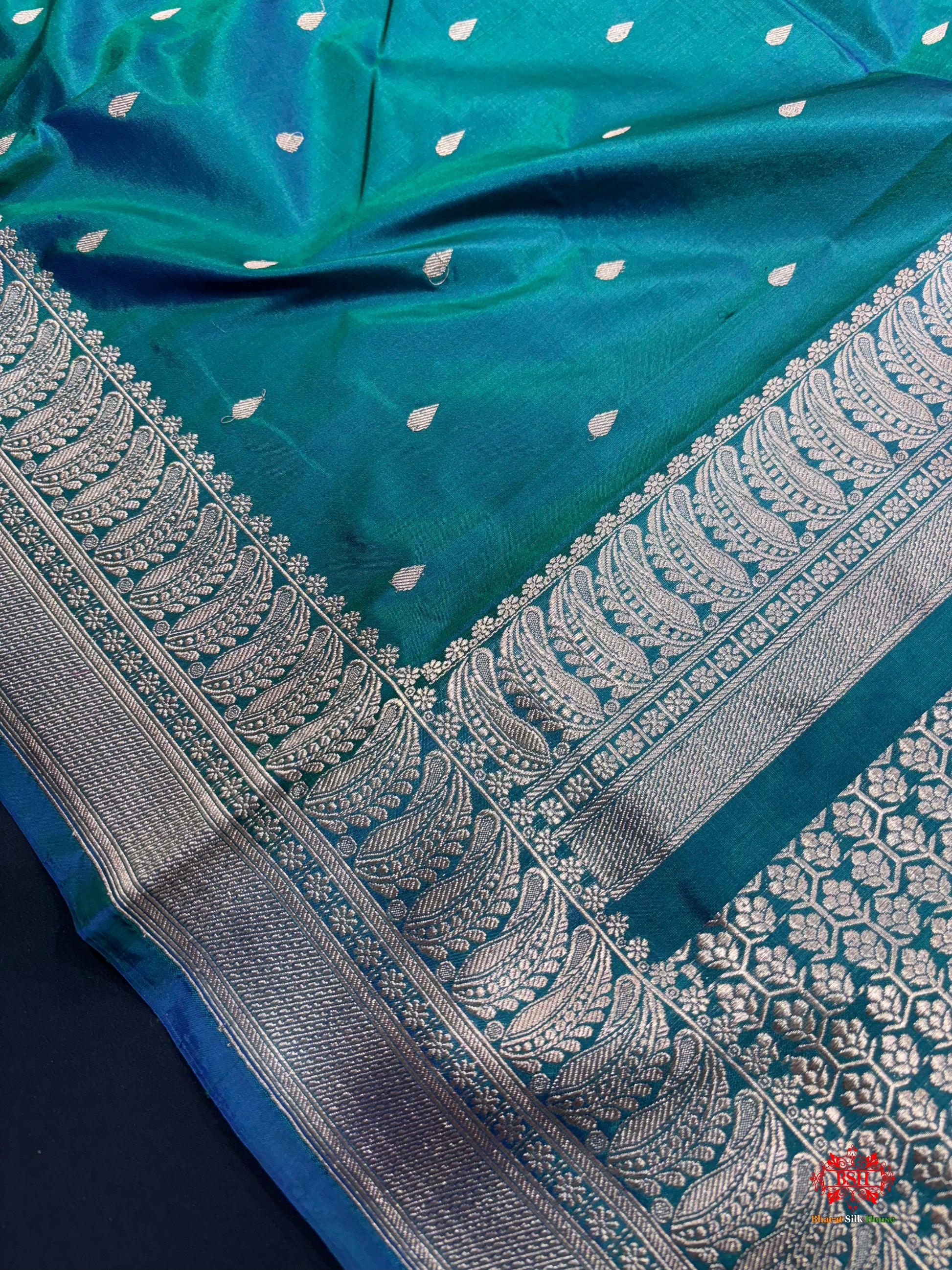 Pure Banarasi  Handloom Katan Silk Antique Zari Saree In Cross Shades Of Green/Blue - Pure Kataan Silk - 