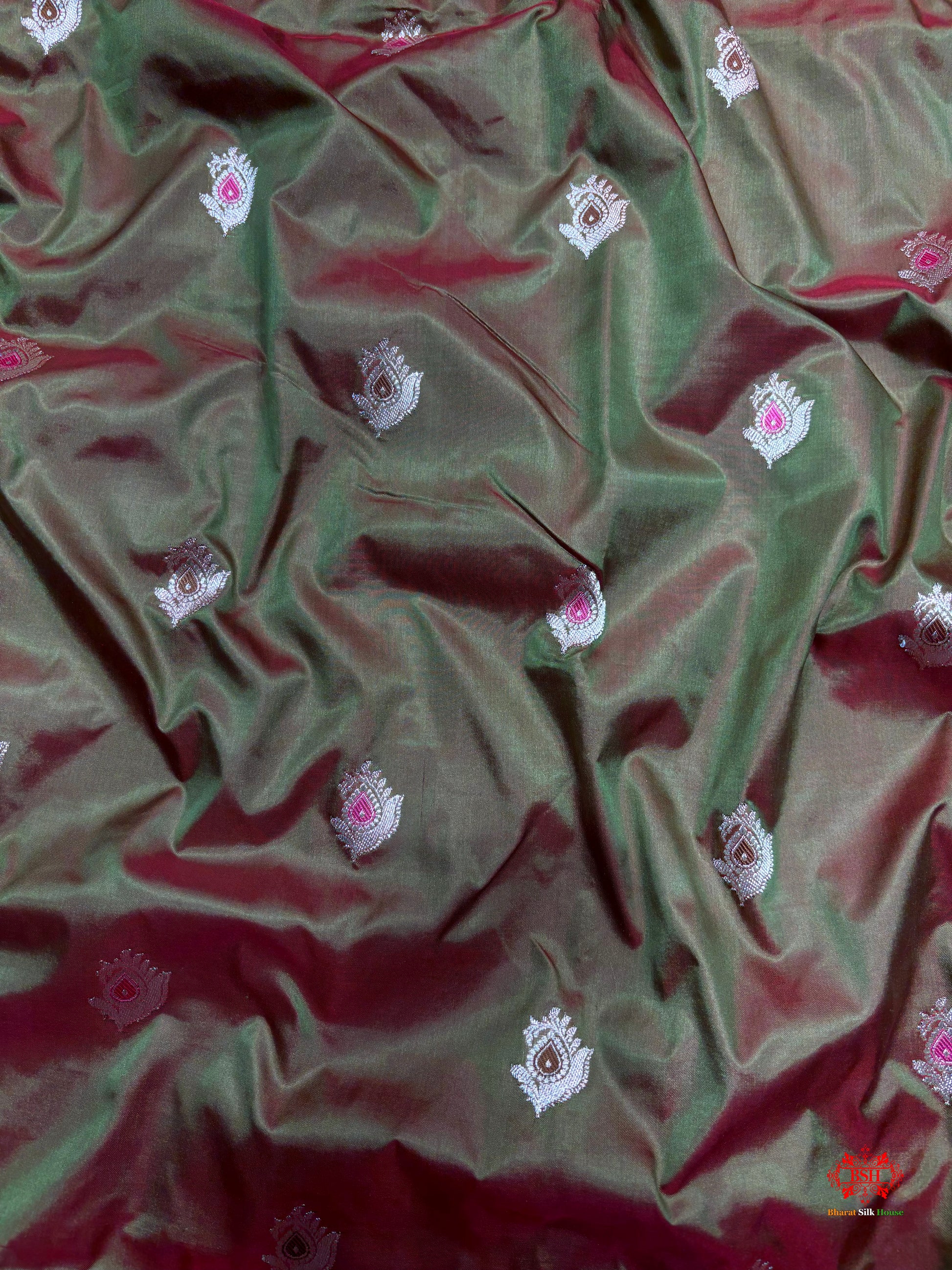 Pure Banarasi  Handloom Katan Silk Antique Meena Zari Saree In Cross Shades Of Green/Red - Pure Kataan Silk - 