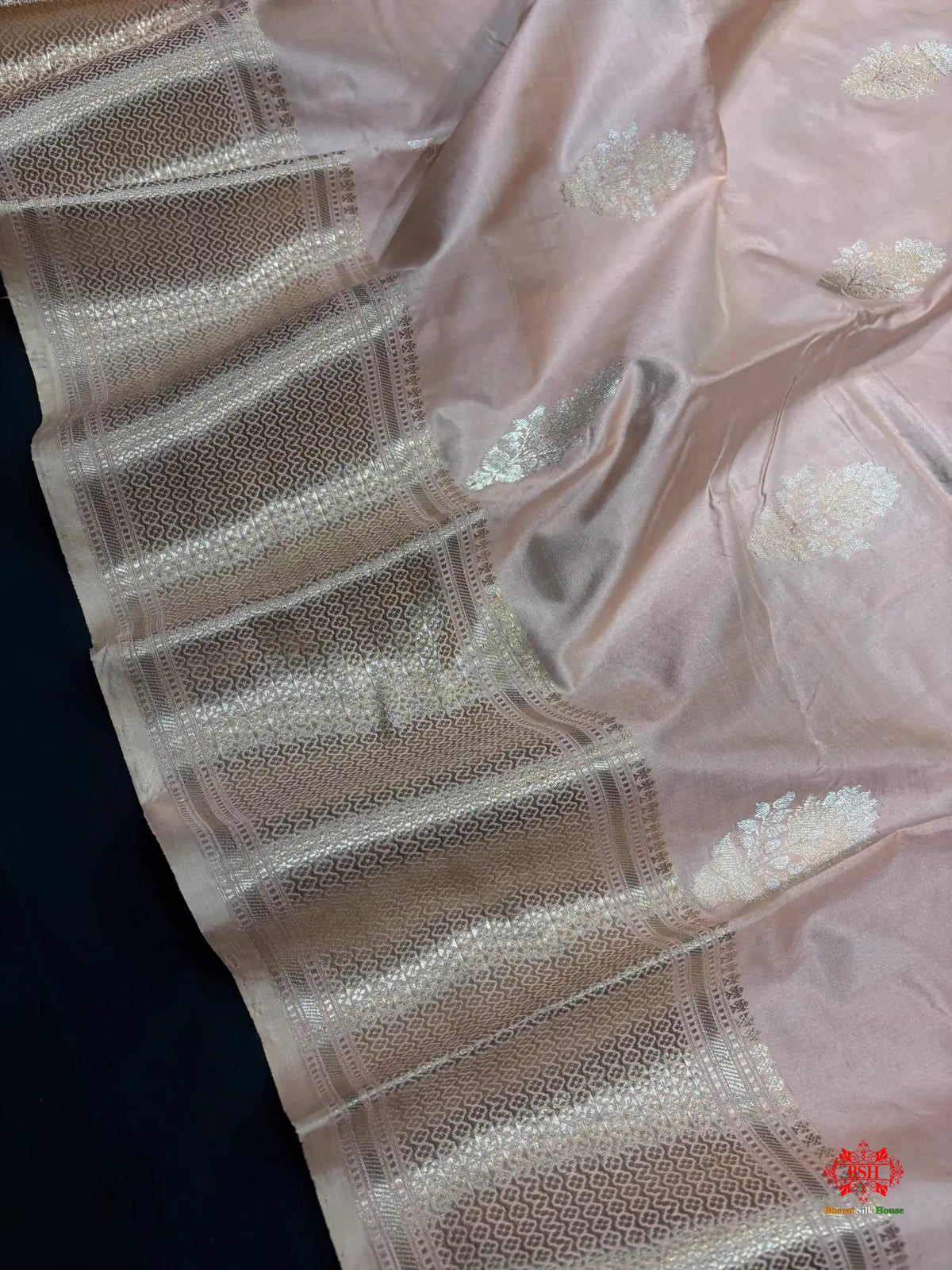 Pure Banarasi  Handloom Katan Silk  Antique Dual Zari Saree In Shades Of Peach - Pure Kataan Silk -