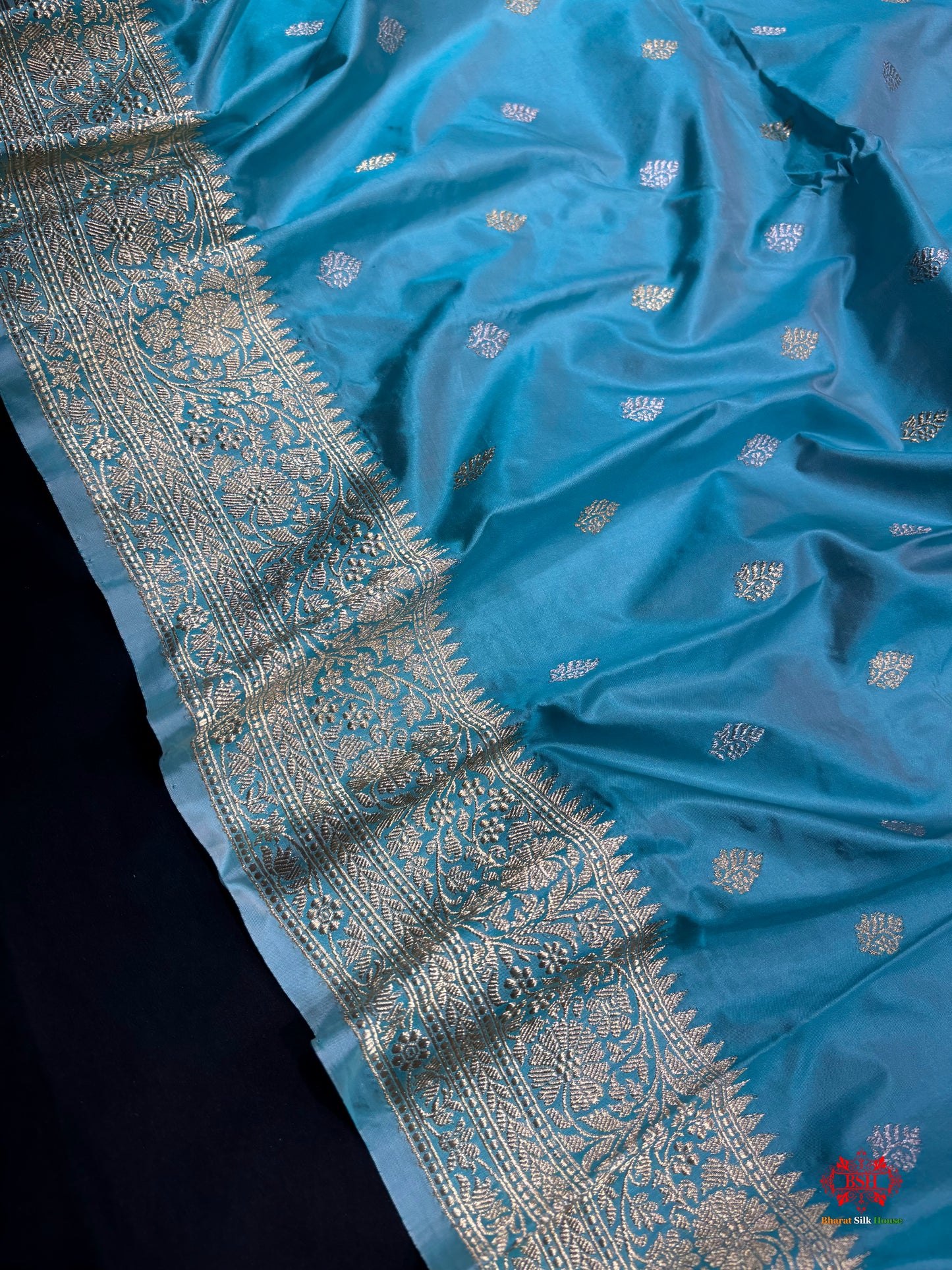 Pure Banarasi  Handloom Katan Silk  Antique Dual Zari Saree In Shades Of Firozi - Pure Kataan Silk - 