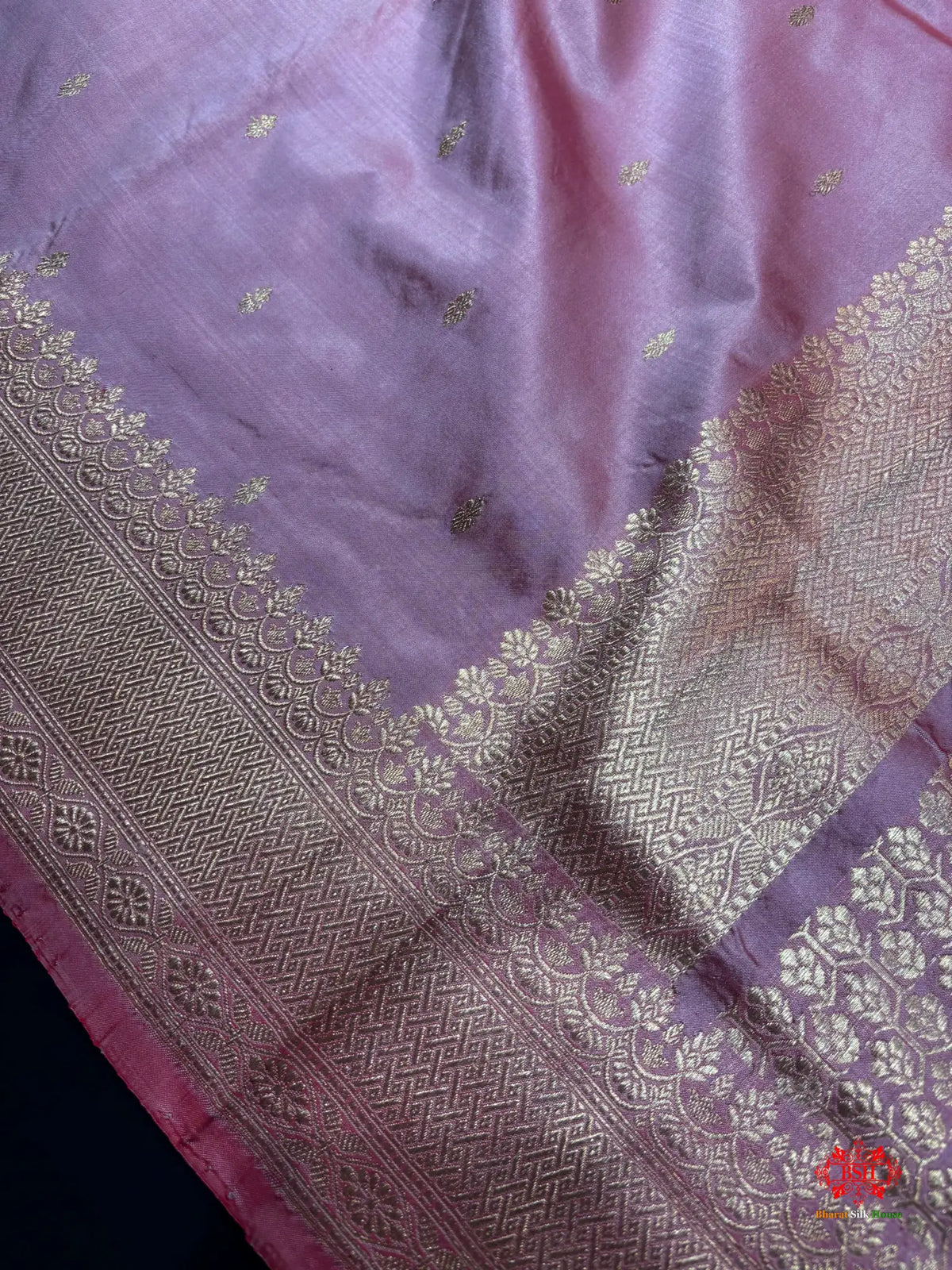 Pure Banarasi  Handloom Katan Silk Antique Zari Saree In Shades Of Peach - Pure Kataan Silk -
