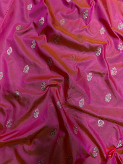 Pure Banarasi  Handloom Katan Silk Antique Zari Saree In Cross Shades Of Pink/Orange - Pure Kataan Silk - 