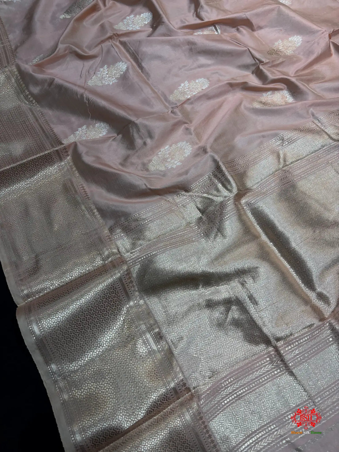 Pure Banarasi  Handloom Katan Silk  Antique Dual Zari Saree In Shades Of Peach - Pure Kataan Silk -