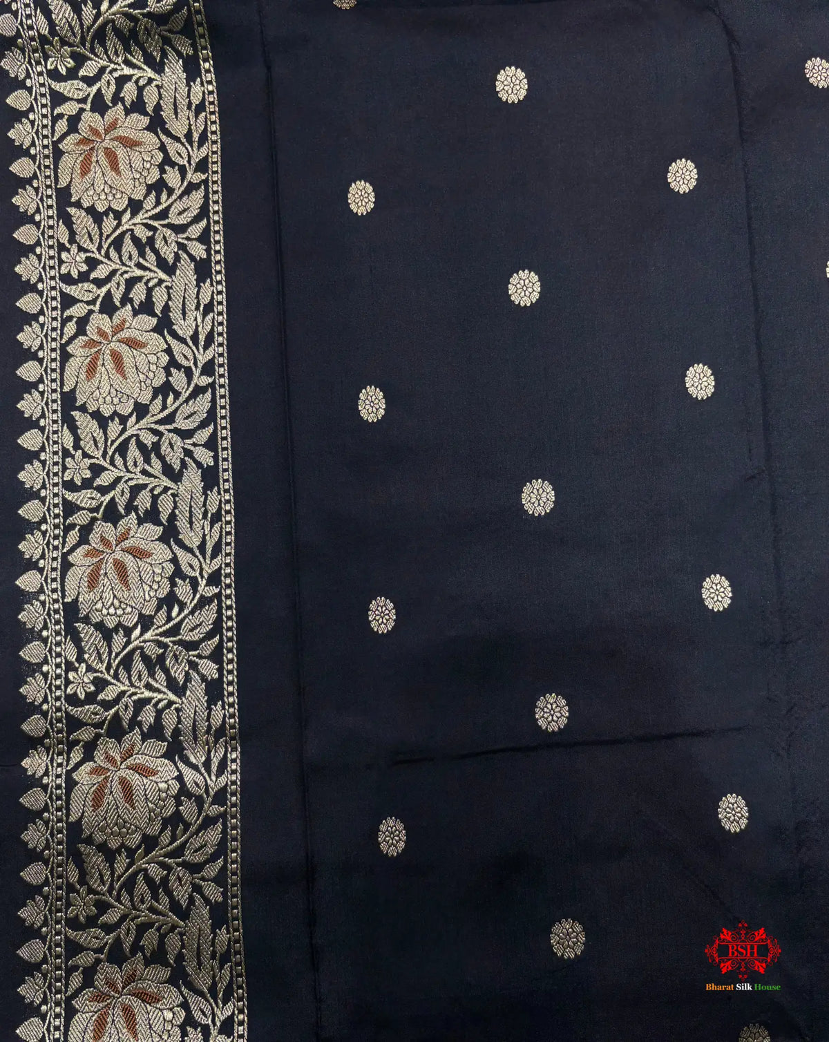 Pure Banarasi  Handloom Katan Silk Antique Zari Saree In Shades Of Magenta - Pure Kataan Silk -