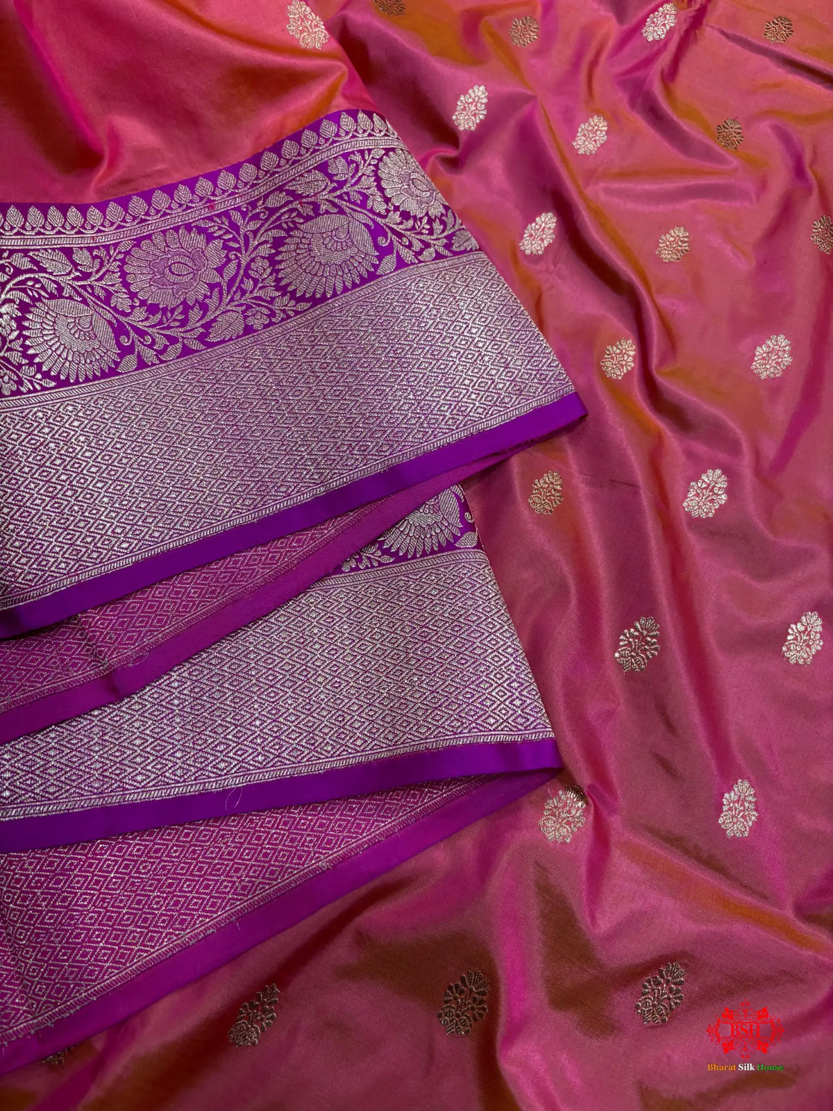 Pure Banarasi  Handloom Katan Silk Antique Zari Saree In Cross Shades Of Pink/Orange - Pure Kataan Silk -