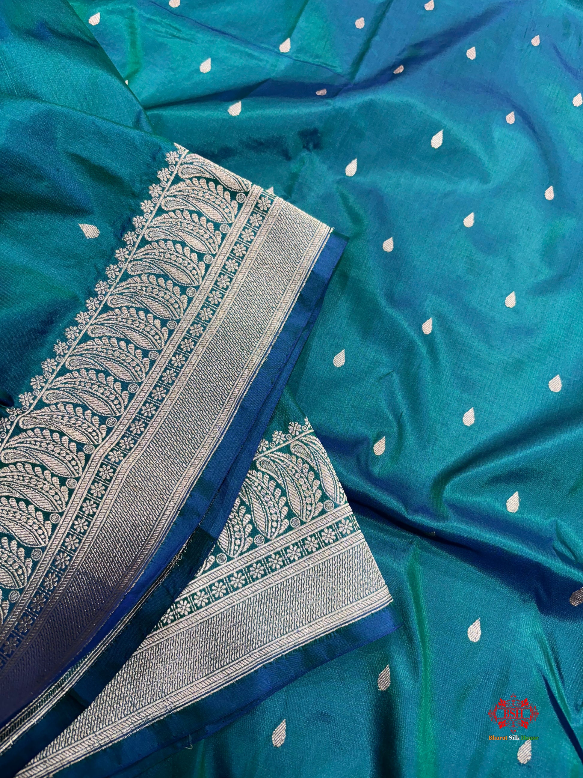 Pure Banarasi  Handloom Katan Silk Antique Zari Saree In Cross Shades Of Green/Blue - Pure Kataan Silk - 