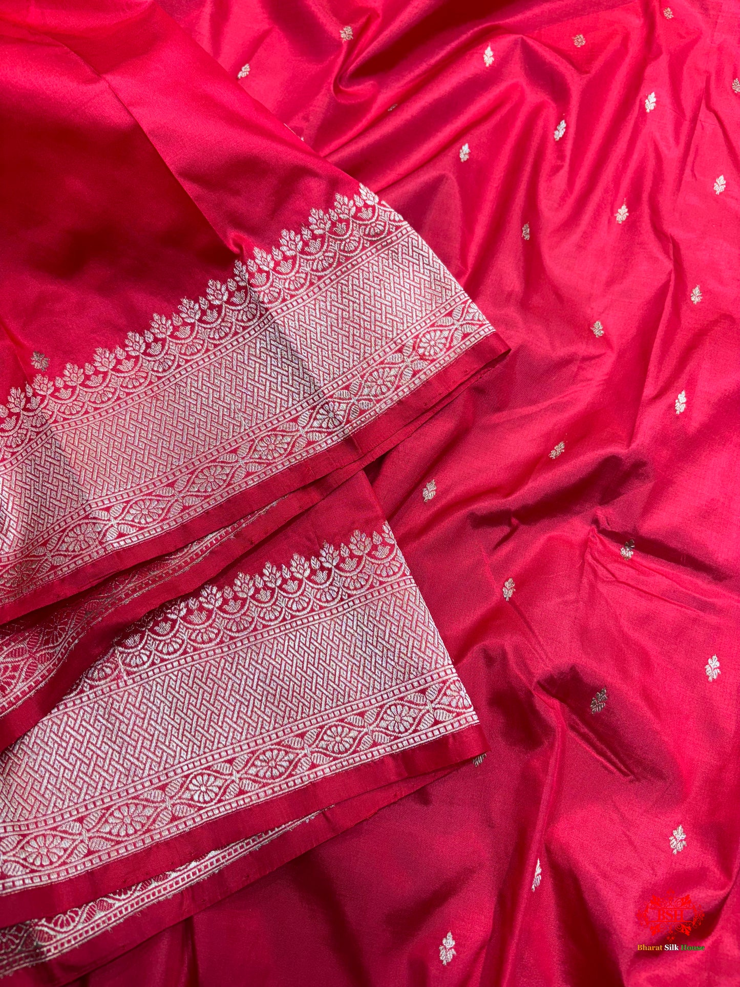 Pure Banarasi  Handloom Katan Silk Antique Zari Saree In Shades Of Red - Pure Kataan Silk - 
