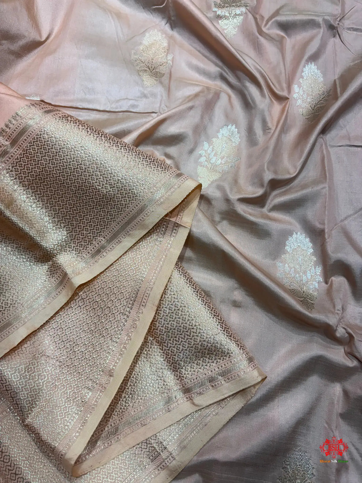 Pure Banarasi  Handloom Katan Silk  Antique Dual Zari Saree In Shades Of Peach - Pure Kataan Silk -