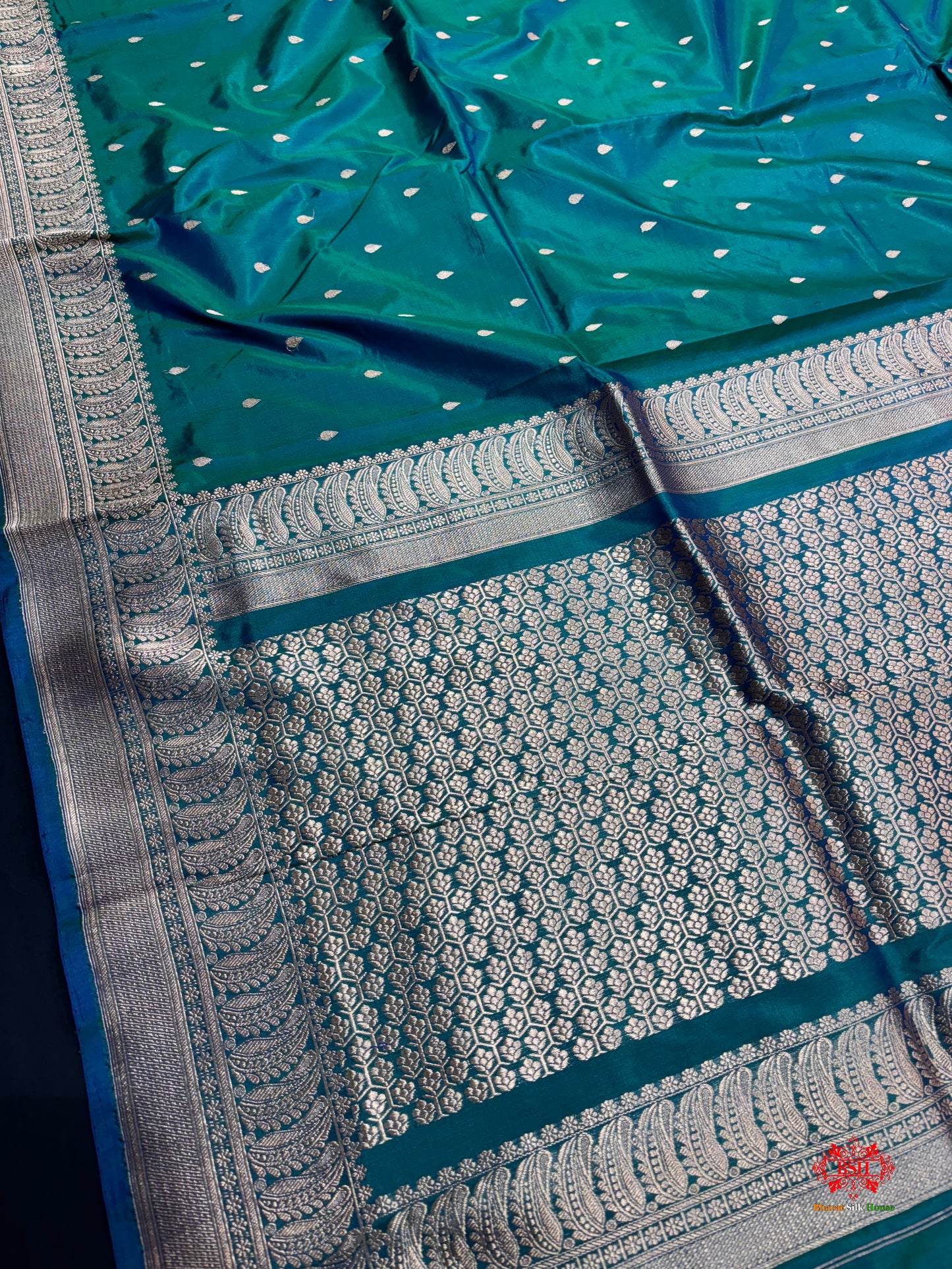 Pure Banarasi  Handloom Katan Silk Antique Zari Saree In Cross Shades Of Green/Blue - Pure Kataan Silk - 
