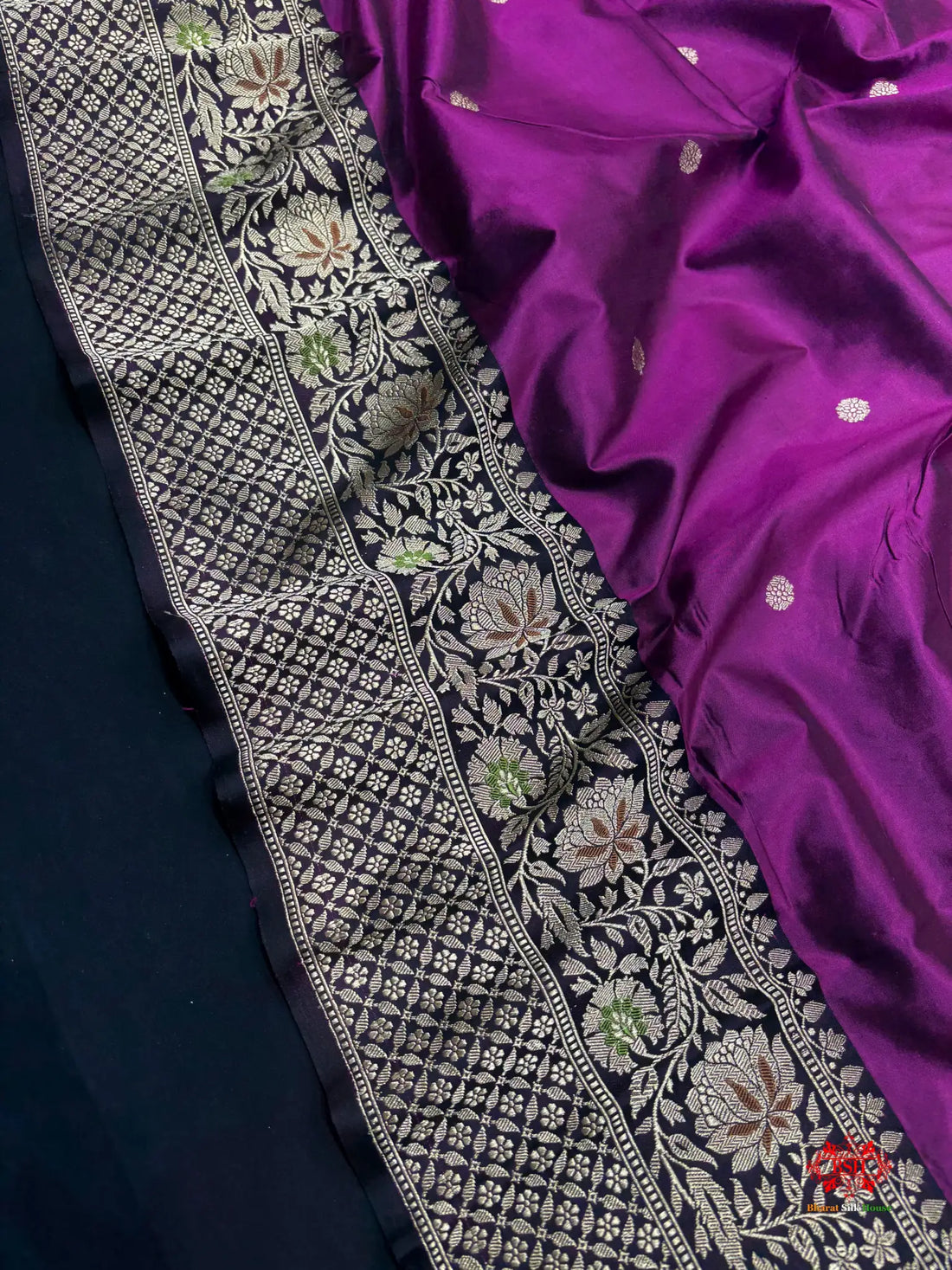 Pure Banarasi  Handloom Katan Silk Antique Zari Saree In Shades Of Magenta - Pure Kataan Silk -