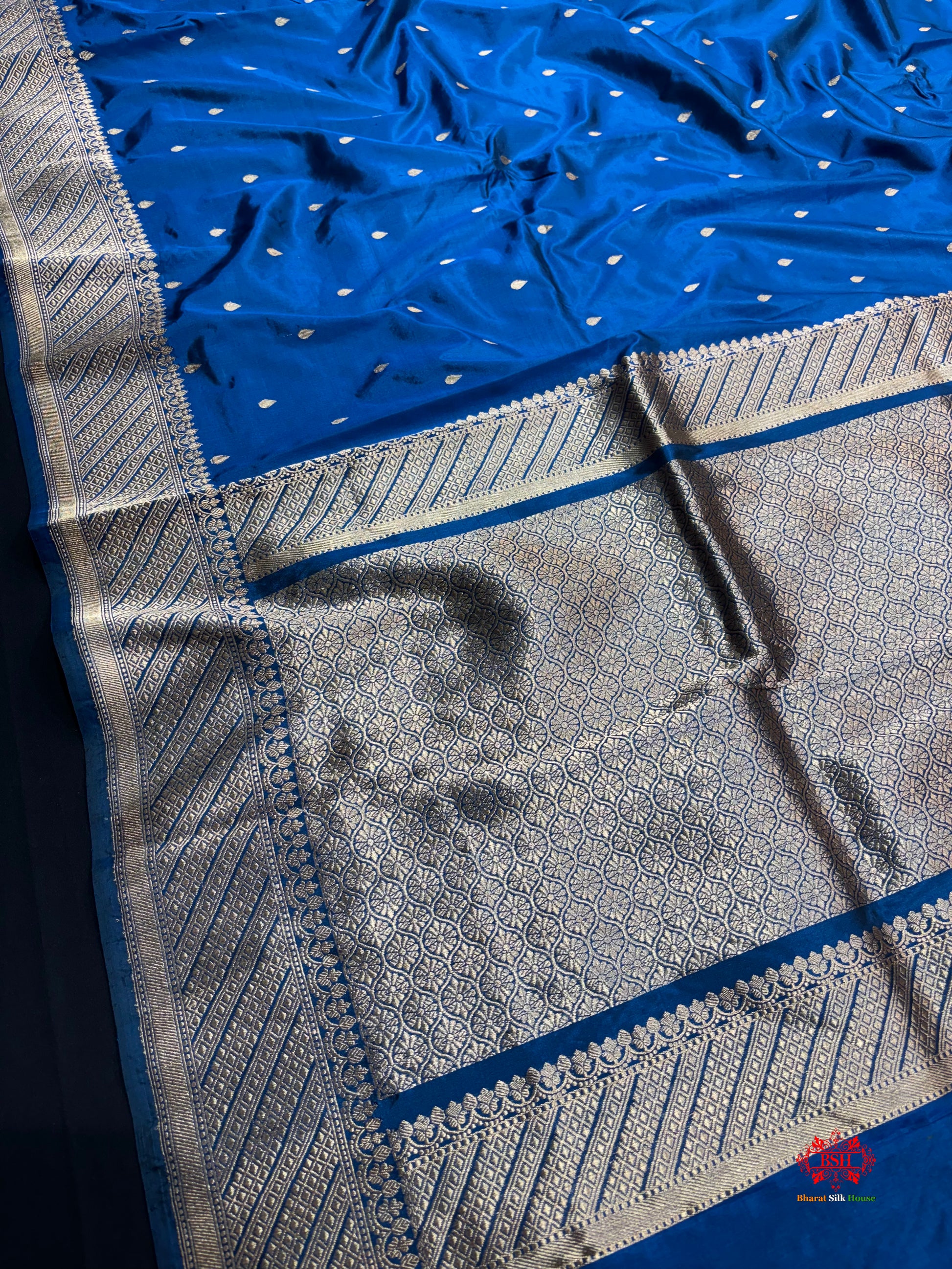 Pure Banarasi  Handloom Katan Silk Antique Zari Saree In Shades Of Blue - Pure Kataan Silk - 