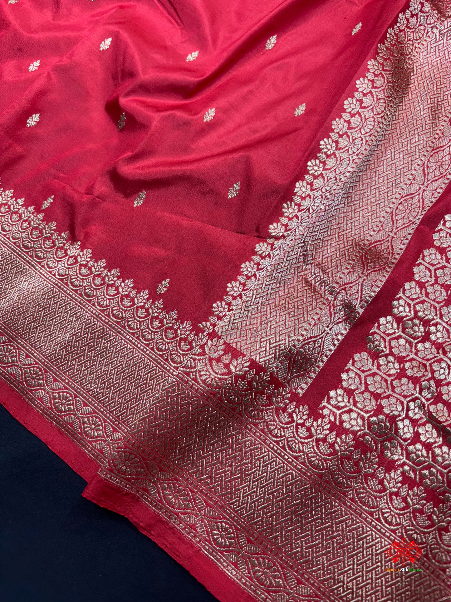 Pure Banarasi  Handloom Katan Silk Antique Zari Saree In Shades Of Red - Pure Kataan Silk - 