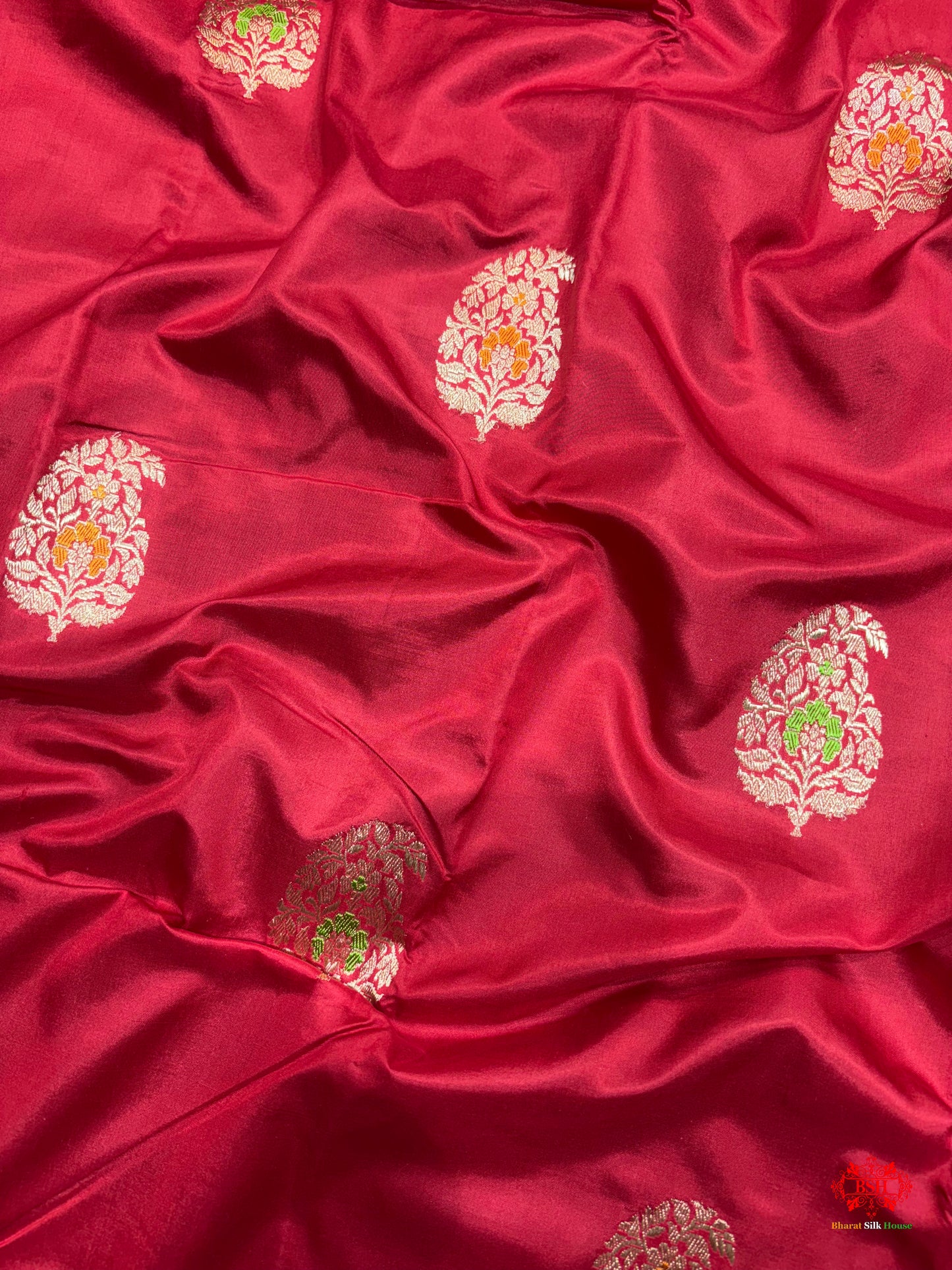 Pure Banarasi  Handloom Katan Silk Antique Zari Meenakari Saree In Shades Of Red - Pure Kataan Silk - 