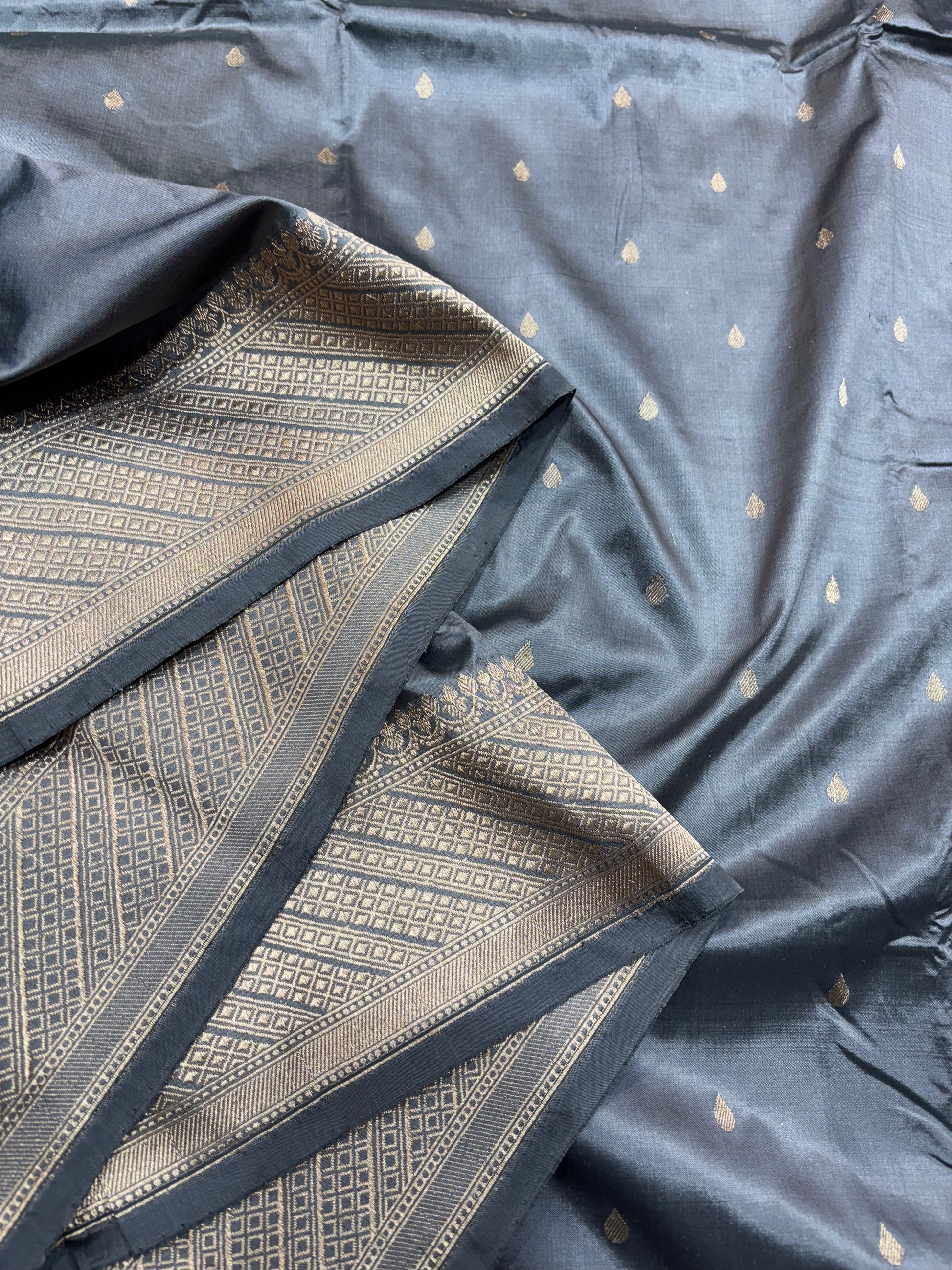 Pure Banarasi  Handloom Katan Silk Antique Zari Saree In Shades Of Grey - Pure Kataan Silk - 