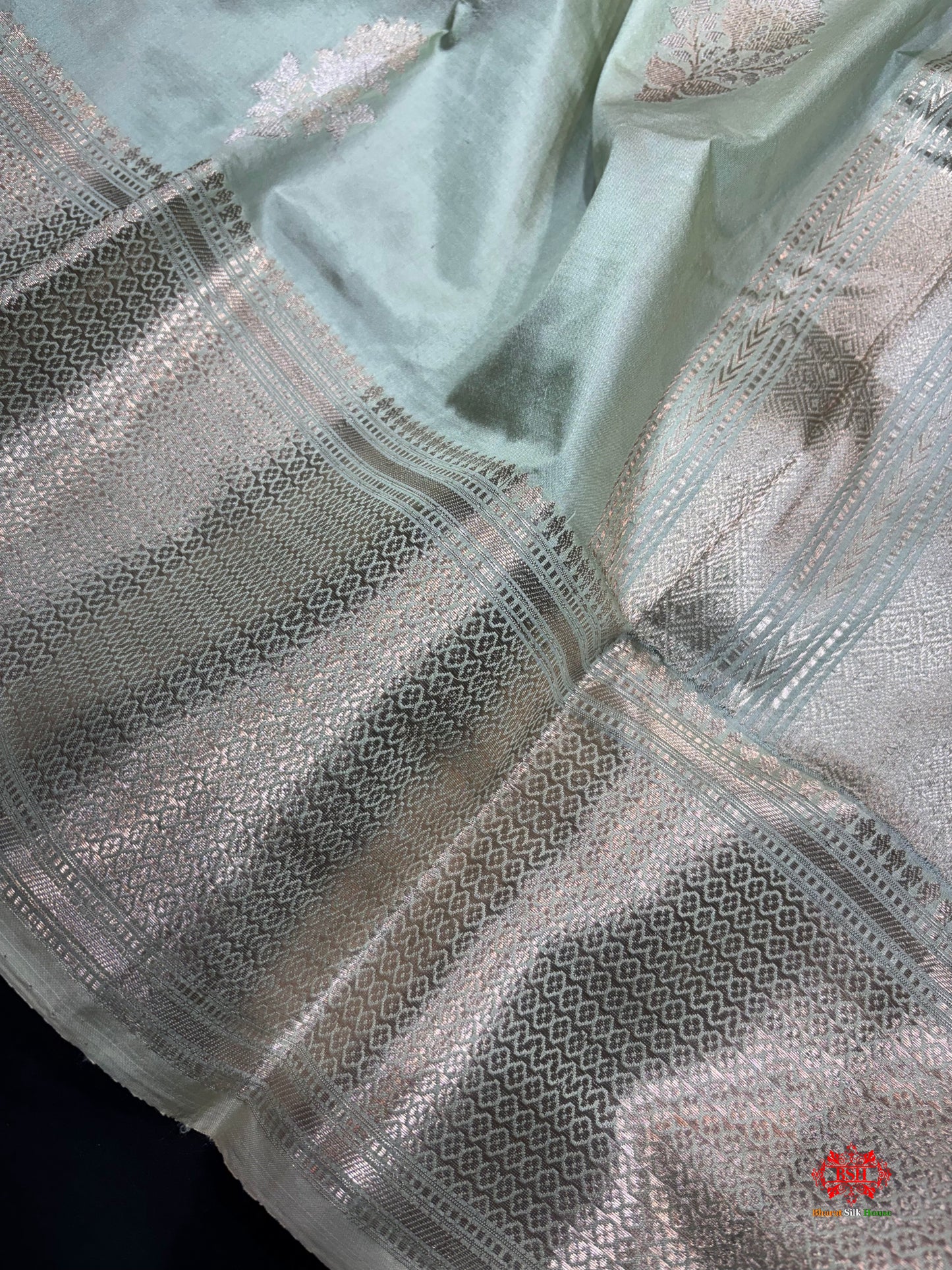 Pure Banarasi  Handloom Katan Silk  Antique Dual Zari Saree In Shades Of Light Firozi - Pure Kataan Silk - 