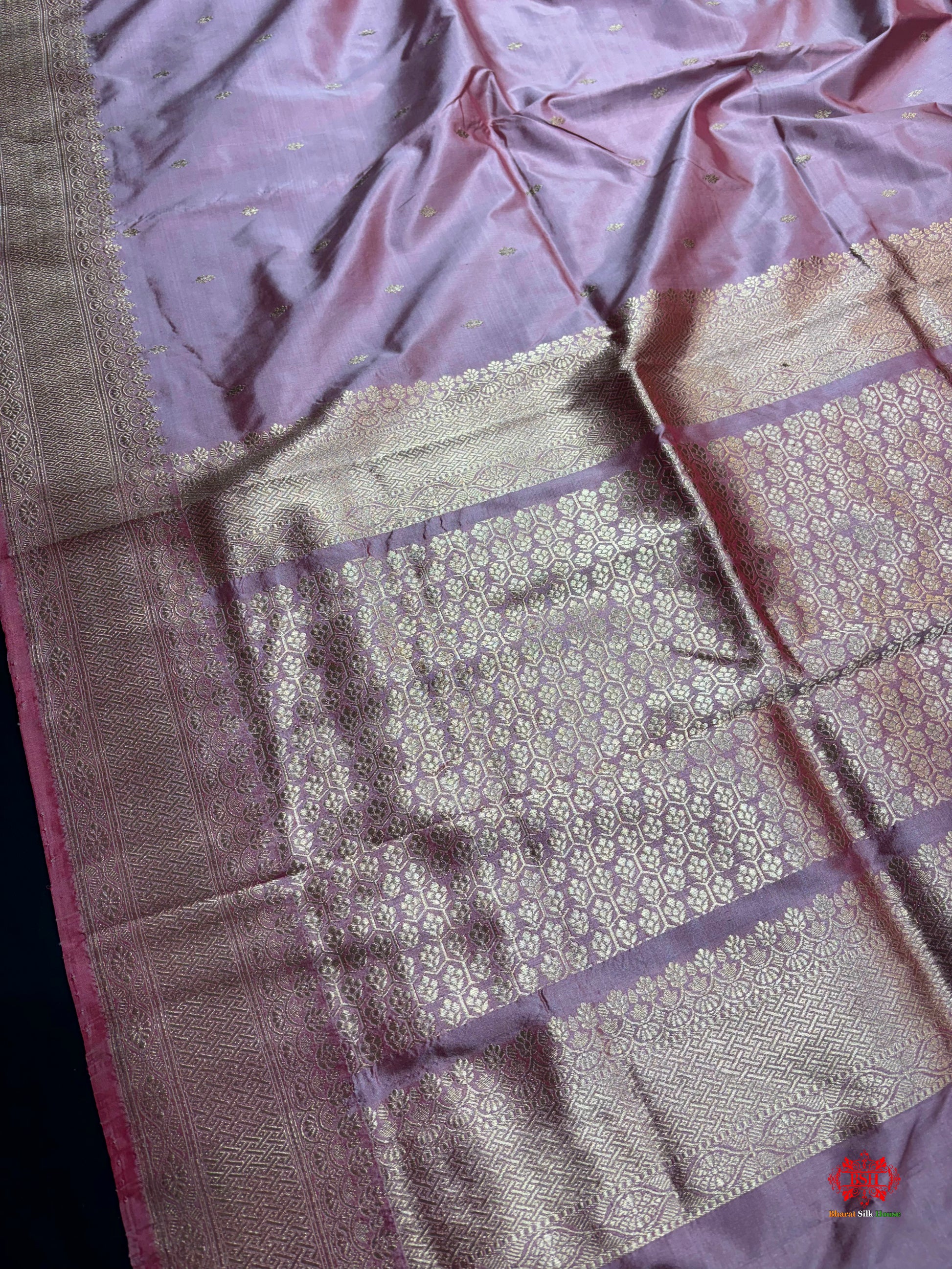 Pure Banarasi  Handloom Katan Silk Antique Zari Saree In Shades Of Peach - Pure Kataan Silk - 