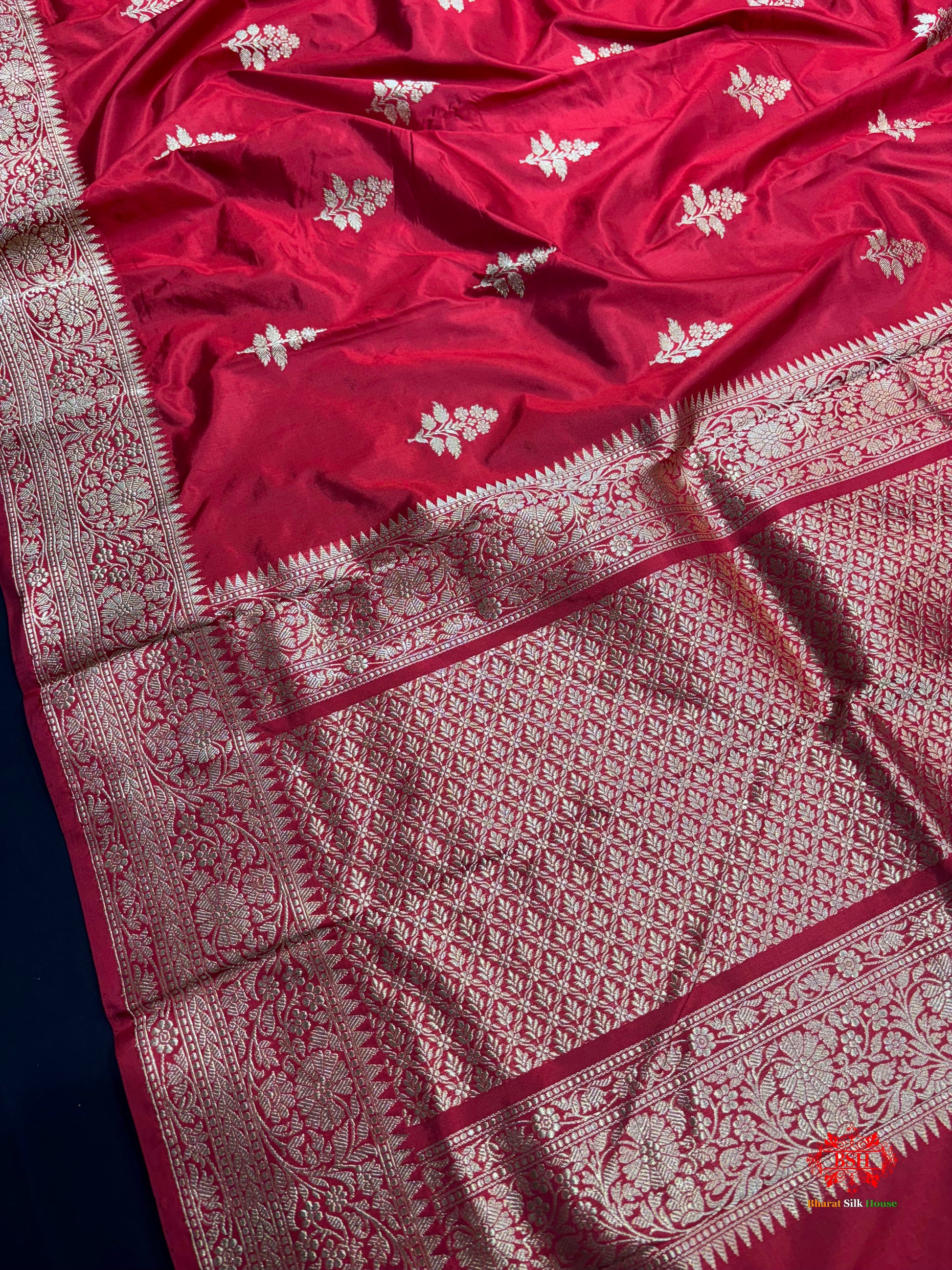 Pure Banarasi  Handloom Katan Silk Antique Zari Saree In Shades Of Red - Pure Kataan Silk - 