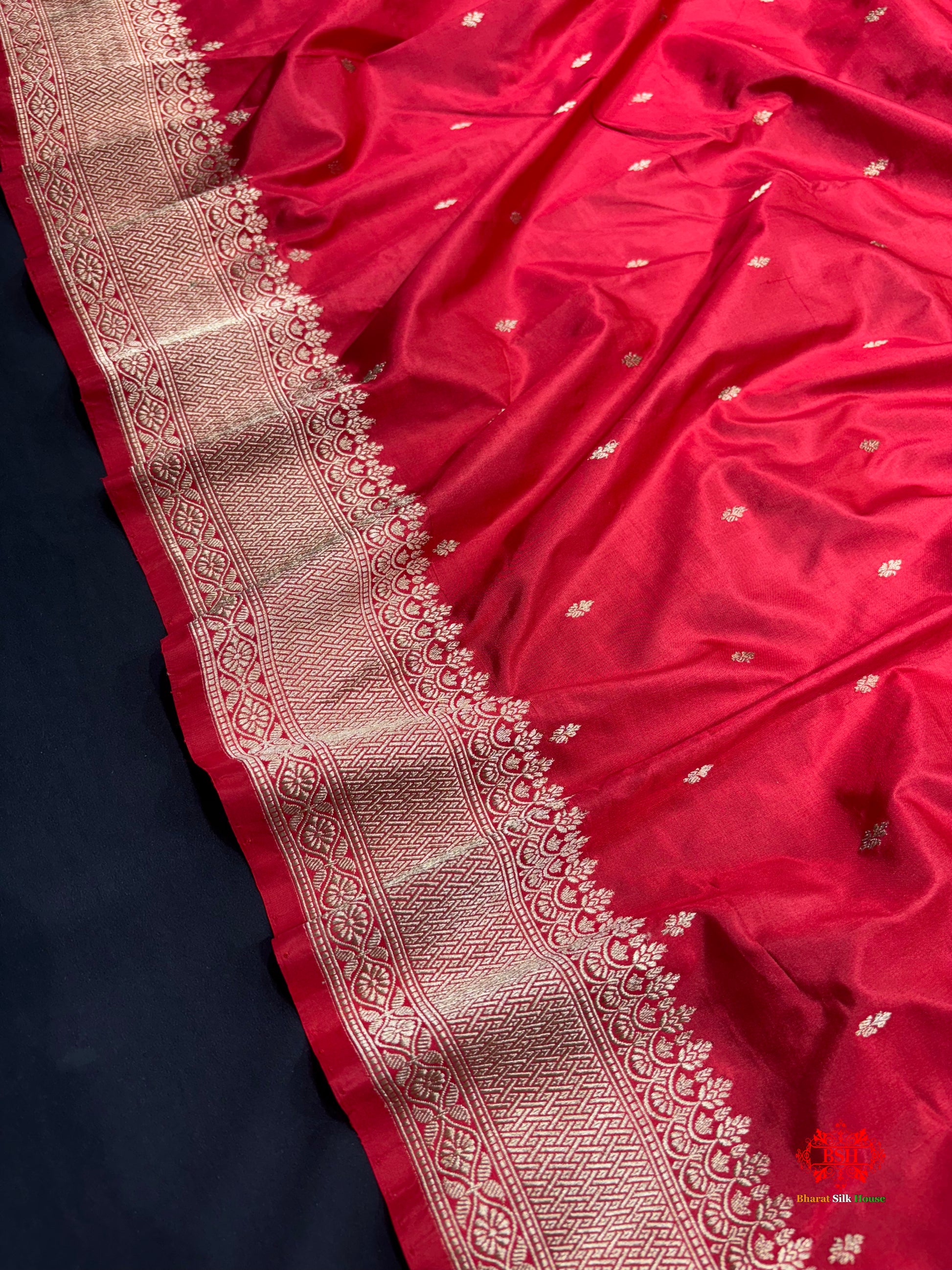 Pure Banarasi  Handloom Katan Silk Antique Zari Saree In Shades Of Red - Pure Kataan Silk - 